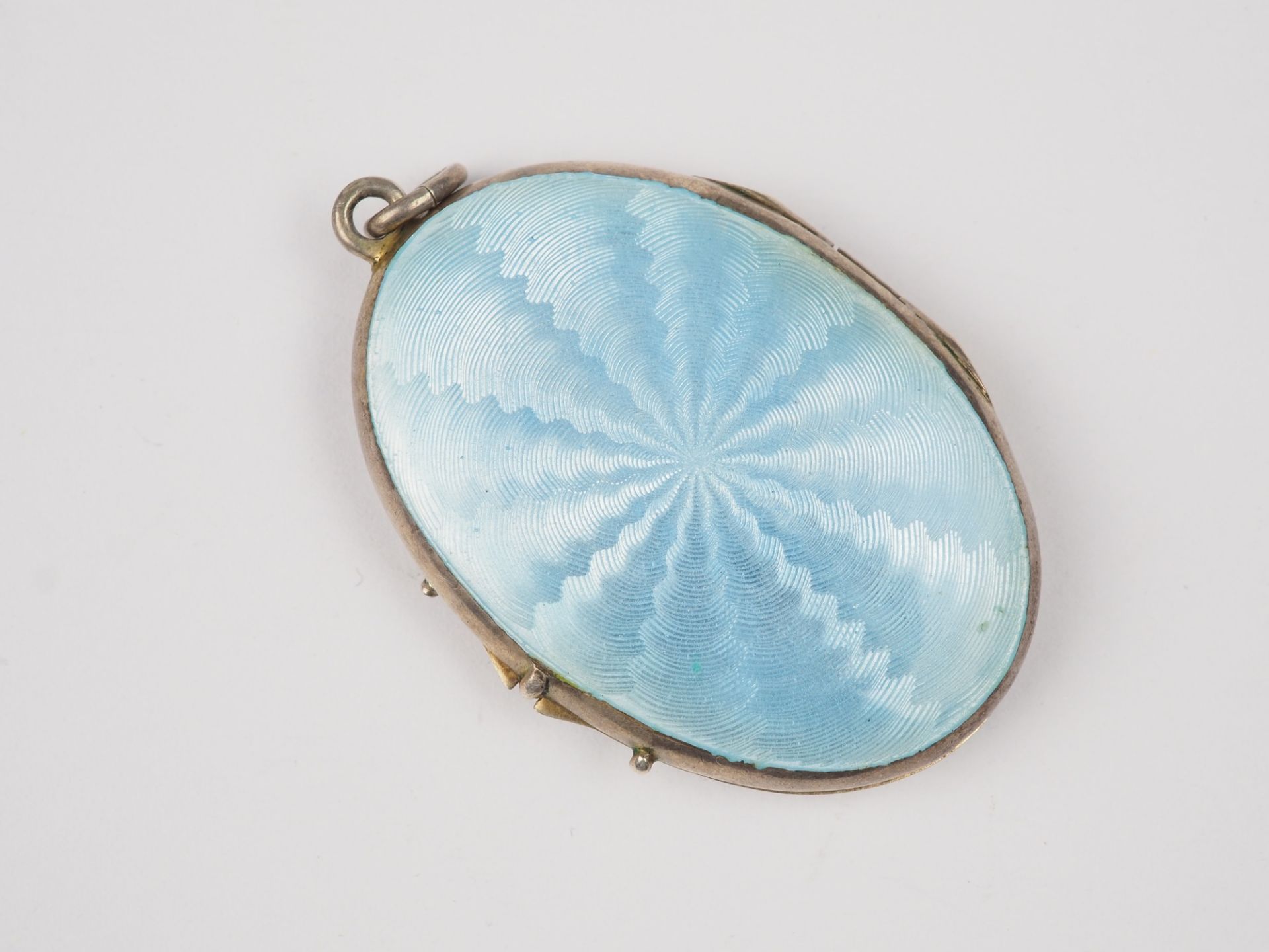 Art Nouveau Guilloché medallion with enamel around 1900 - Image 3 of 3