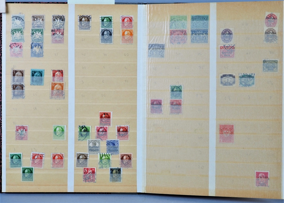 Assorted stamps from all over the world, 15 albums, 20th cent. - Image 13 of 15