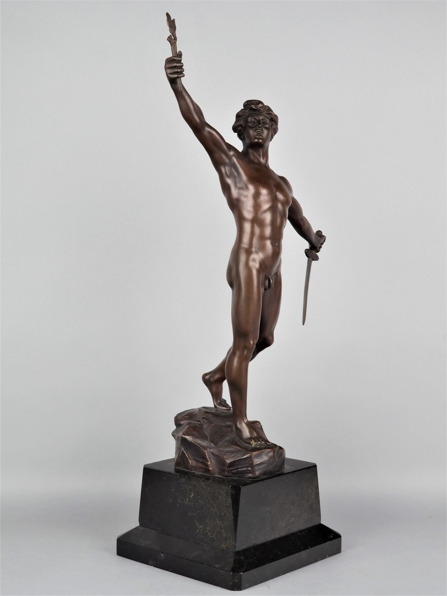 Bronze eines siegreichen Kriegers von Schmidt-Hofer - Bild 2 aus 4