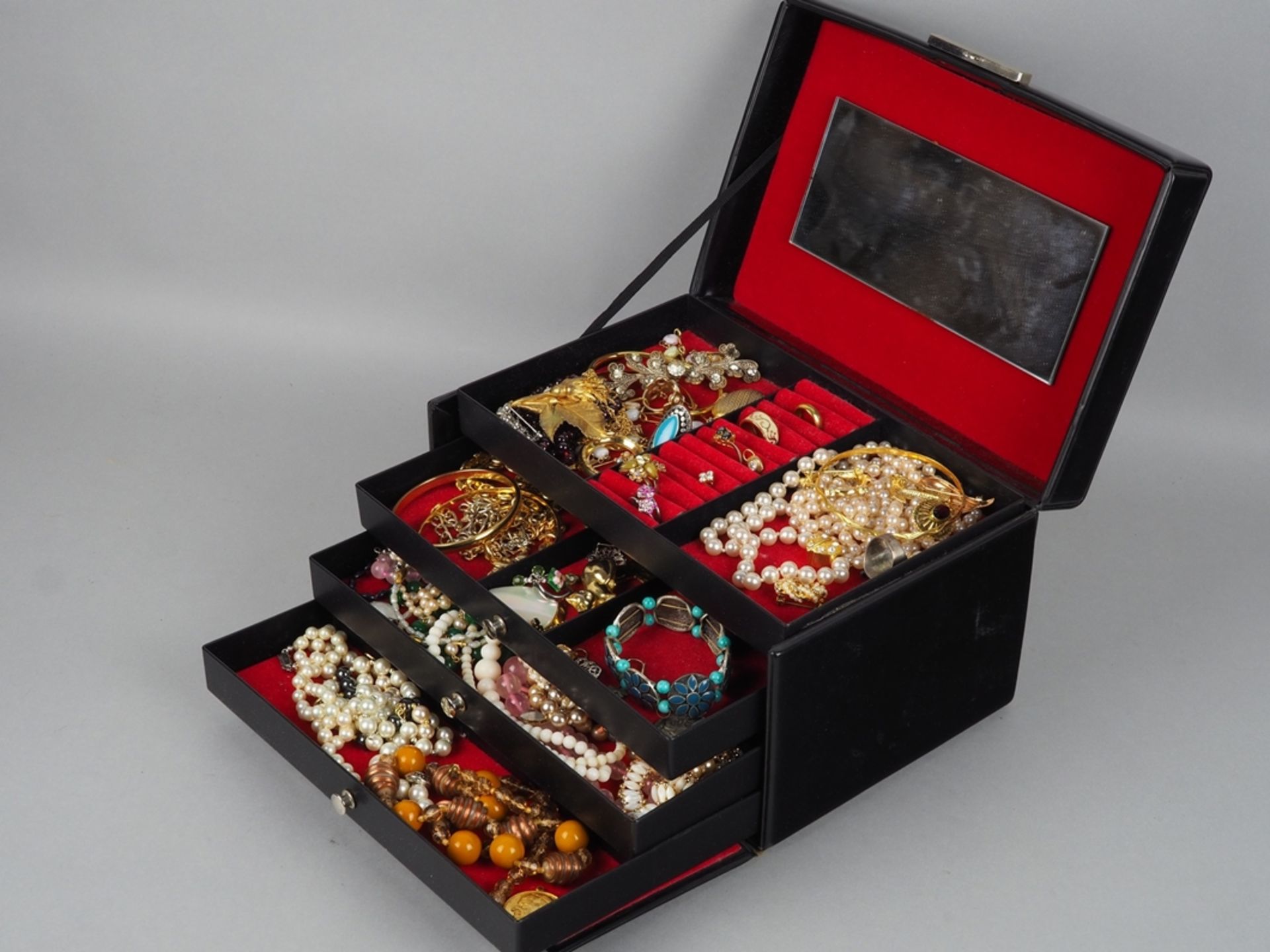 Convolute costume jewelry in jewelry case.