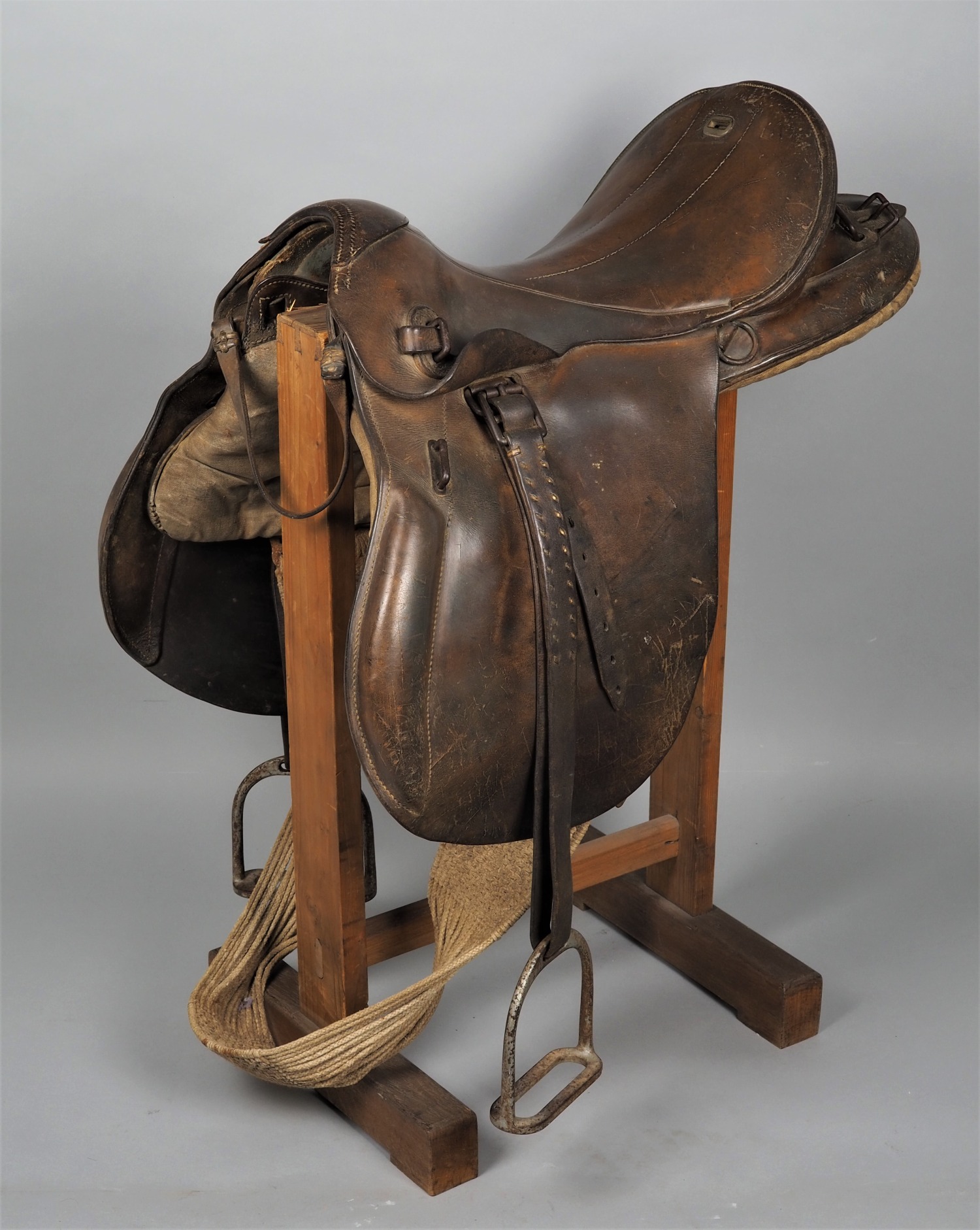 Wehrmacht Army Saddle M25 - Hans Römer Neu-Ulm, 1938