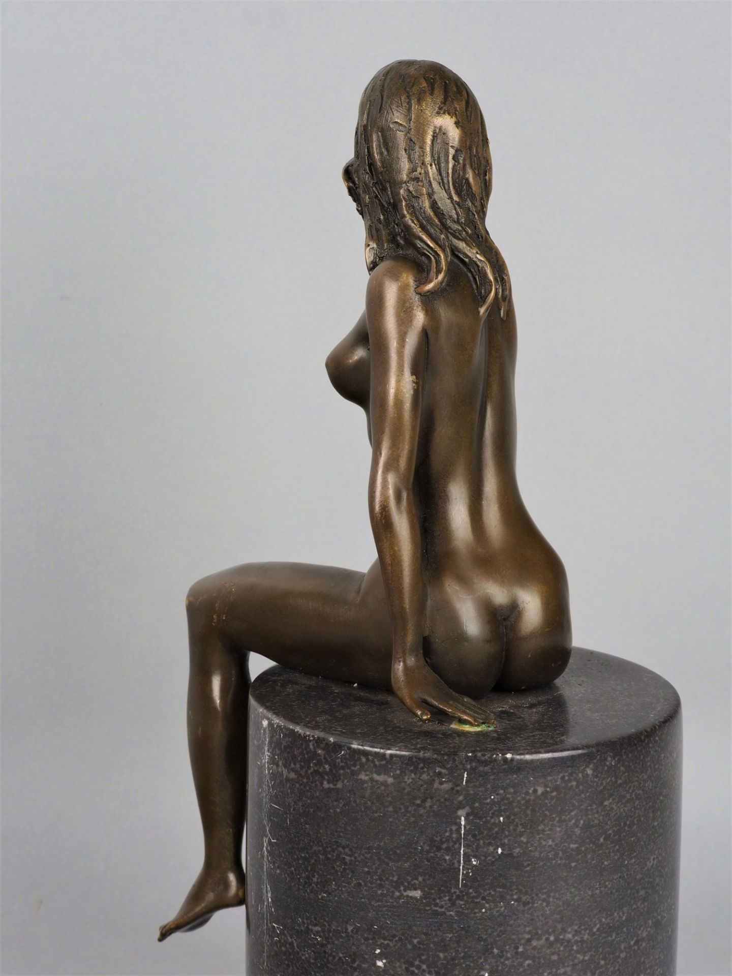 Bronzeskulptur weiblicher Akt "Claude",  evtl. J. B Deposse, Paris, 20. Jh.  - Bild 2 aus 4