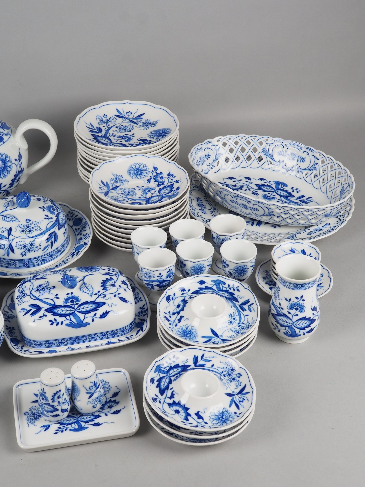 Hutschenreuther, Extensive breakfast service, 68 pieces, 2nd half of 20th century. - Image 3 of 4