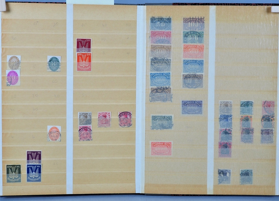 Assorted stamps from all over the world, 15 albums, 20th cent. - Image 14 of 15