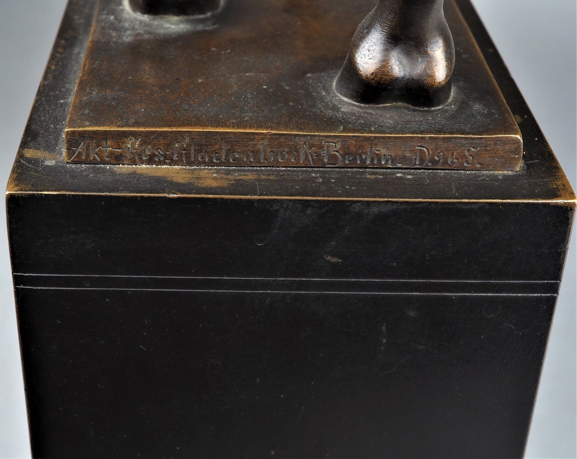 Imposante und außergewöhnlich seltene Bronze von Albert Hinrich Hussmann (fecit) eines männlichen A - Bild 7 aus 8