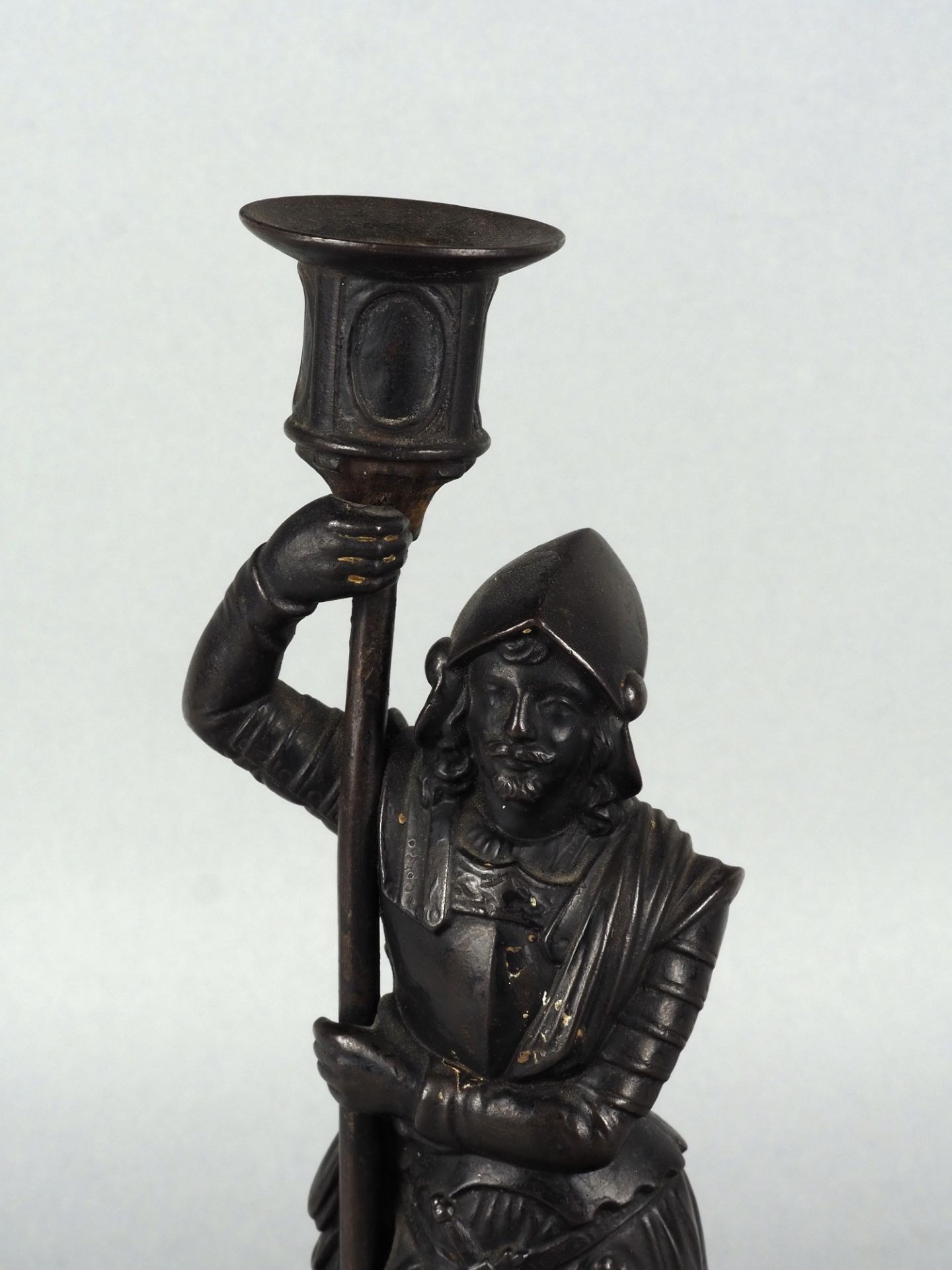 Pair of guardian sculptures as candlesticks made of cast iron, around 1850 - Image 2 of 6