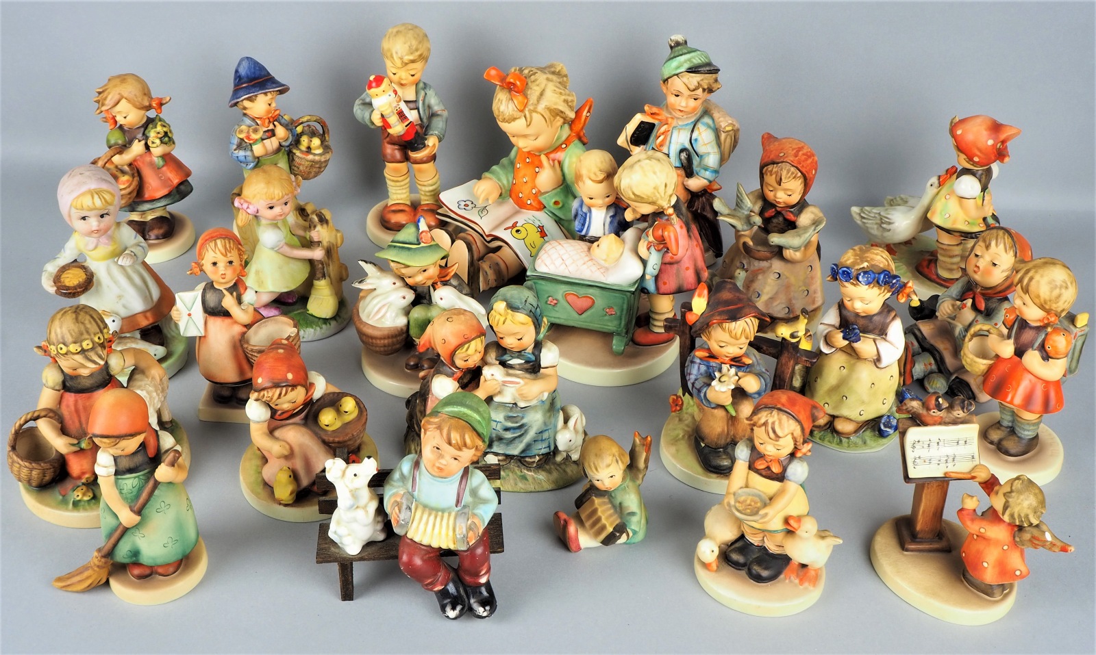 Large set of Hummel figurines, Goebel, 24 pieces