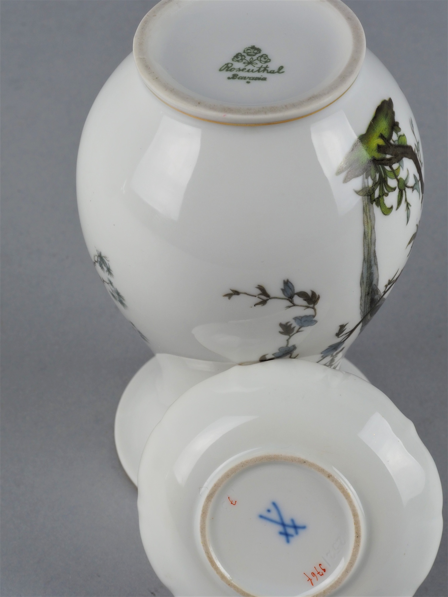 2 pieces of porcelain, 20th c.  - Image 2 of 2