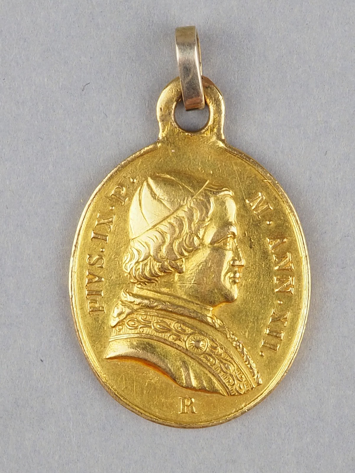 Miraculous medal, 18kt gold, Italy circa 1858 - Pope Pius IX.