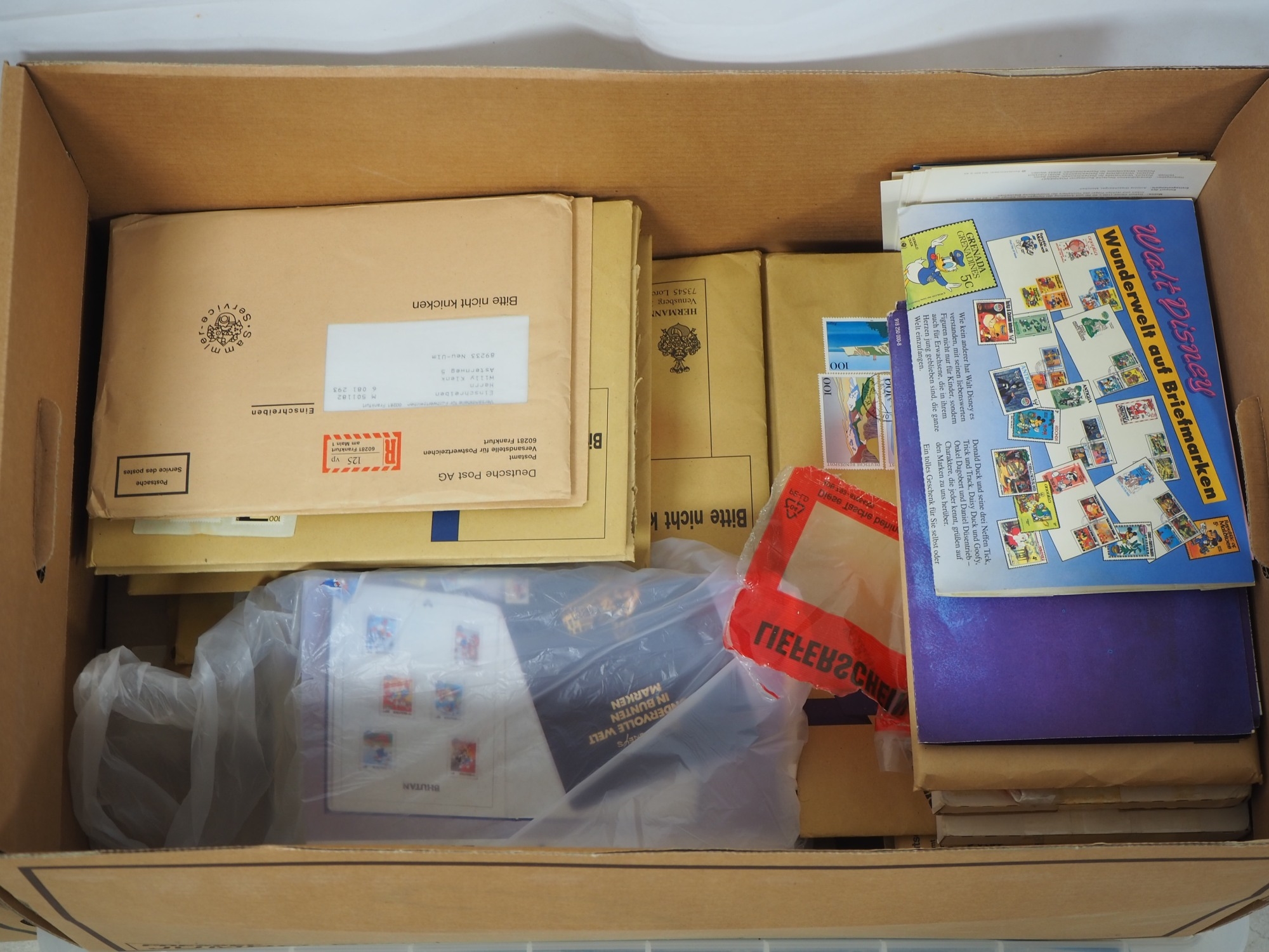 Huge assortment of stamps, plus numismatic sheets with commemorative coins, 18 full moving boxes - Image 20 of 23