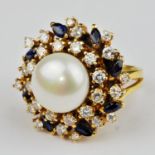 Sehr großer Ring mit zentraler Perle, ringsum Brillanten und wohl Topaze, 14k Gold