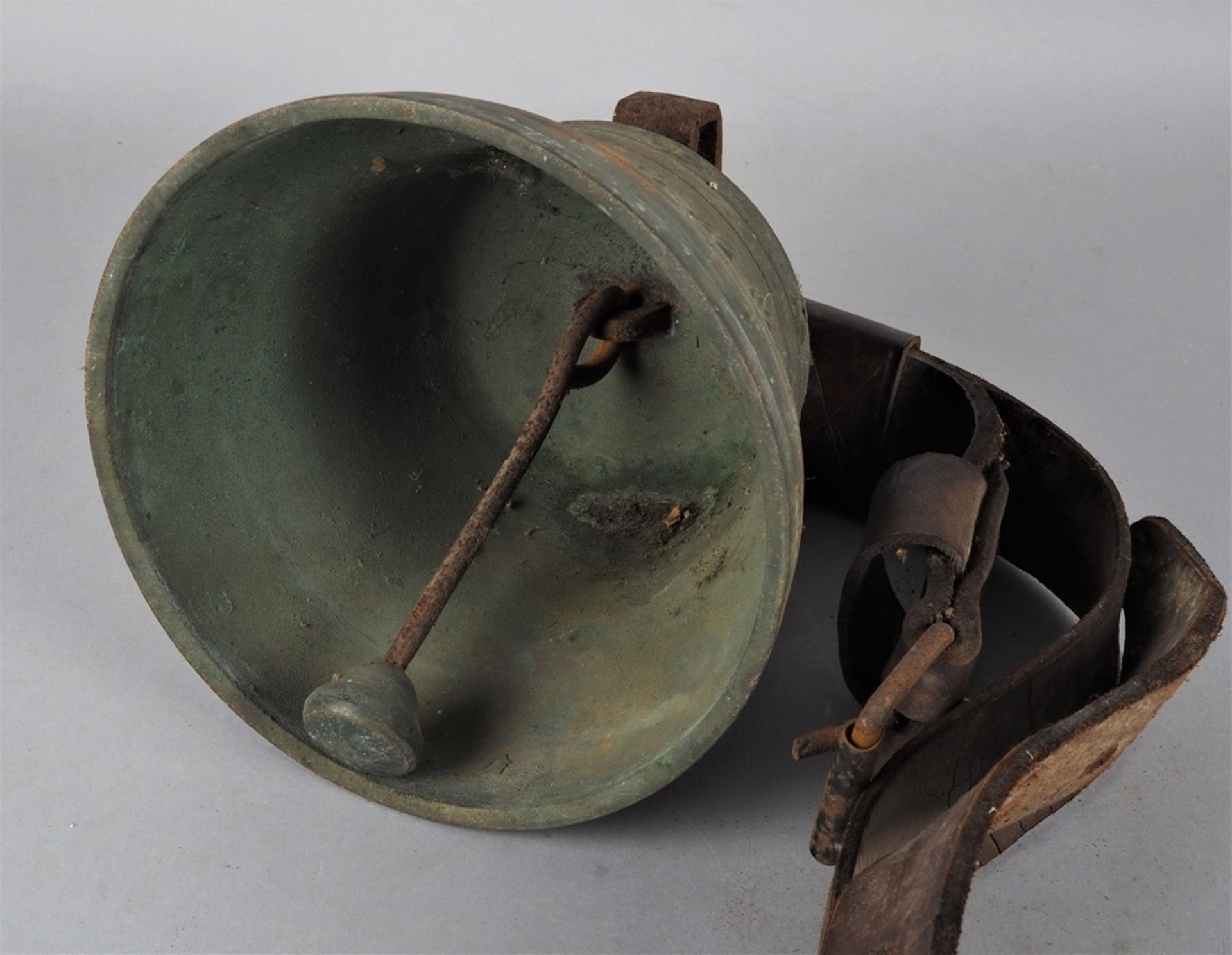 Large bronze bell, probably end of the 19th century. - Image 2 of 2