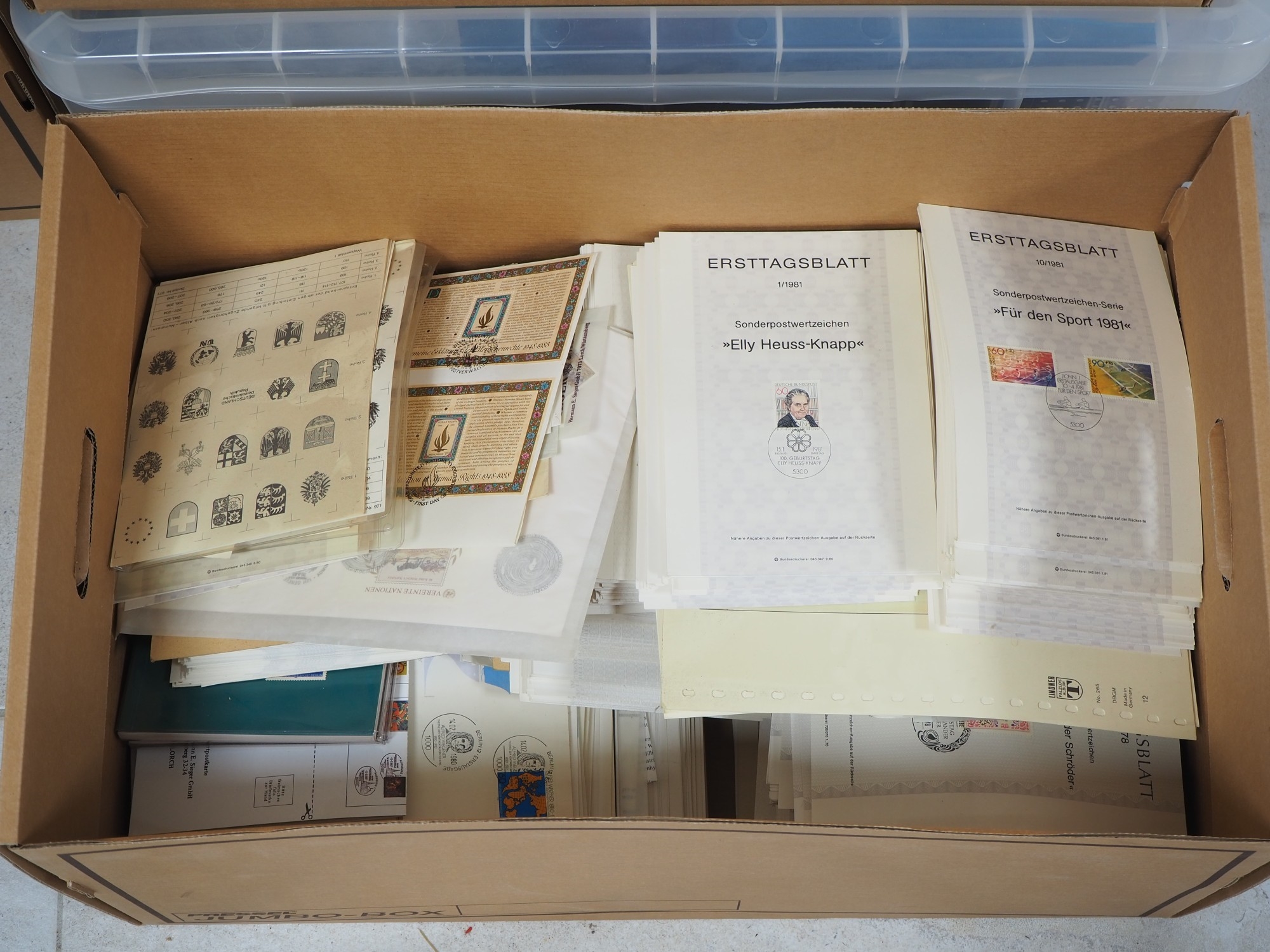 Huge assortment of stamps, plus numismatic sheets with commemorative coins, 18 full moving boxes - Image 16 of 23
