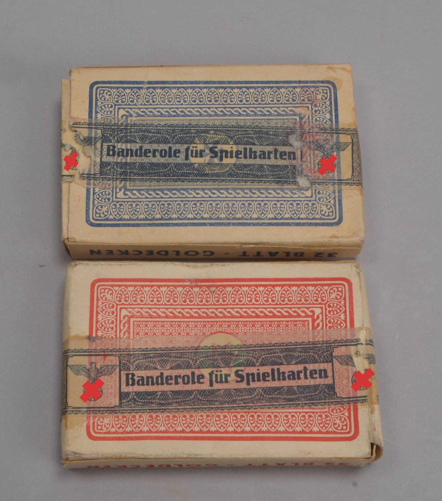 Kleines Militaria-Sammlerkonvolut, 'III. Reich': 2x Skat-Spielkartendecks, jeweils mit 'III. Reich'-