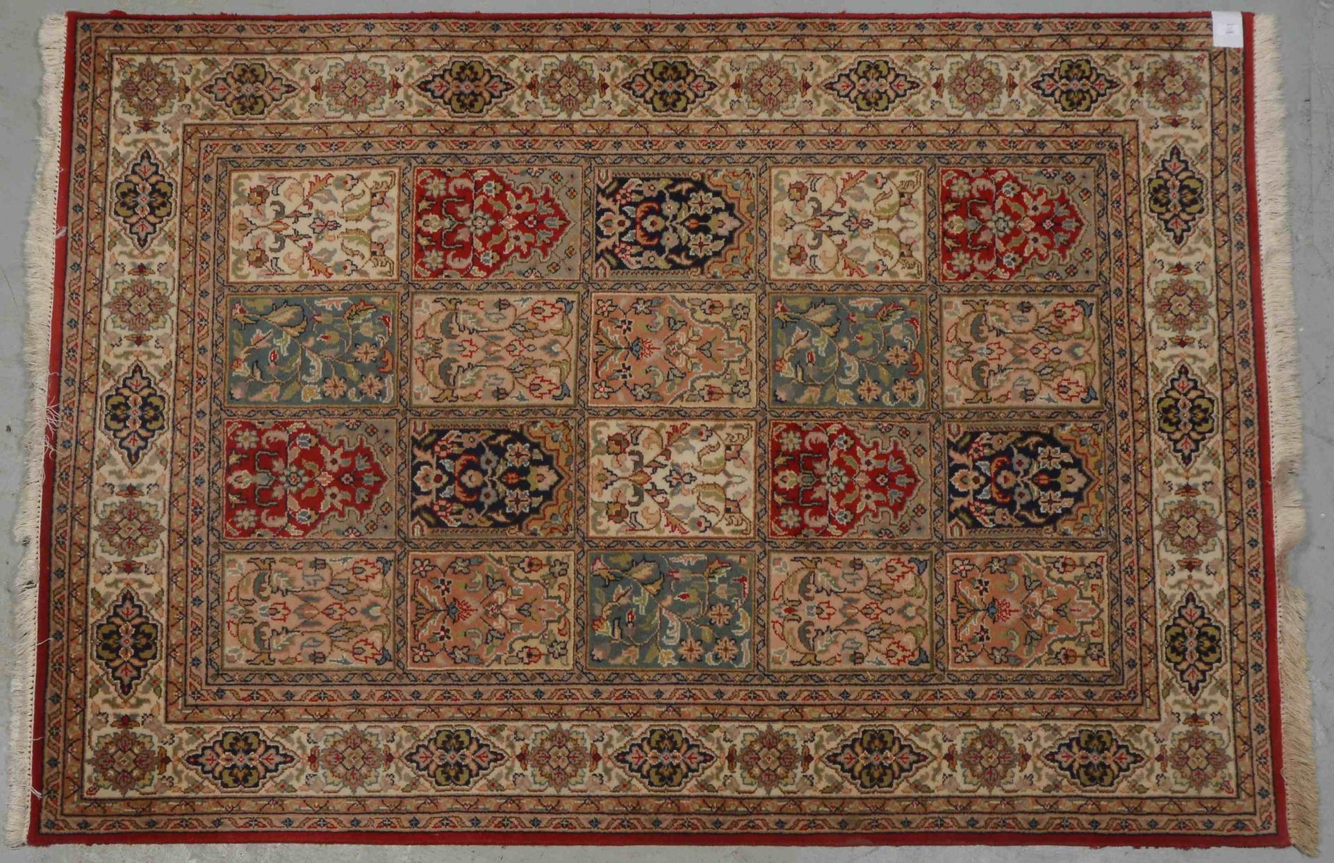 Orientteppich (Indien), Feldermuster, hochflorig - Flor in gutem Zustand; Maße 200 x 138 cm