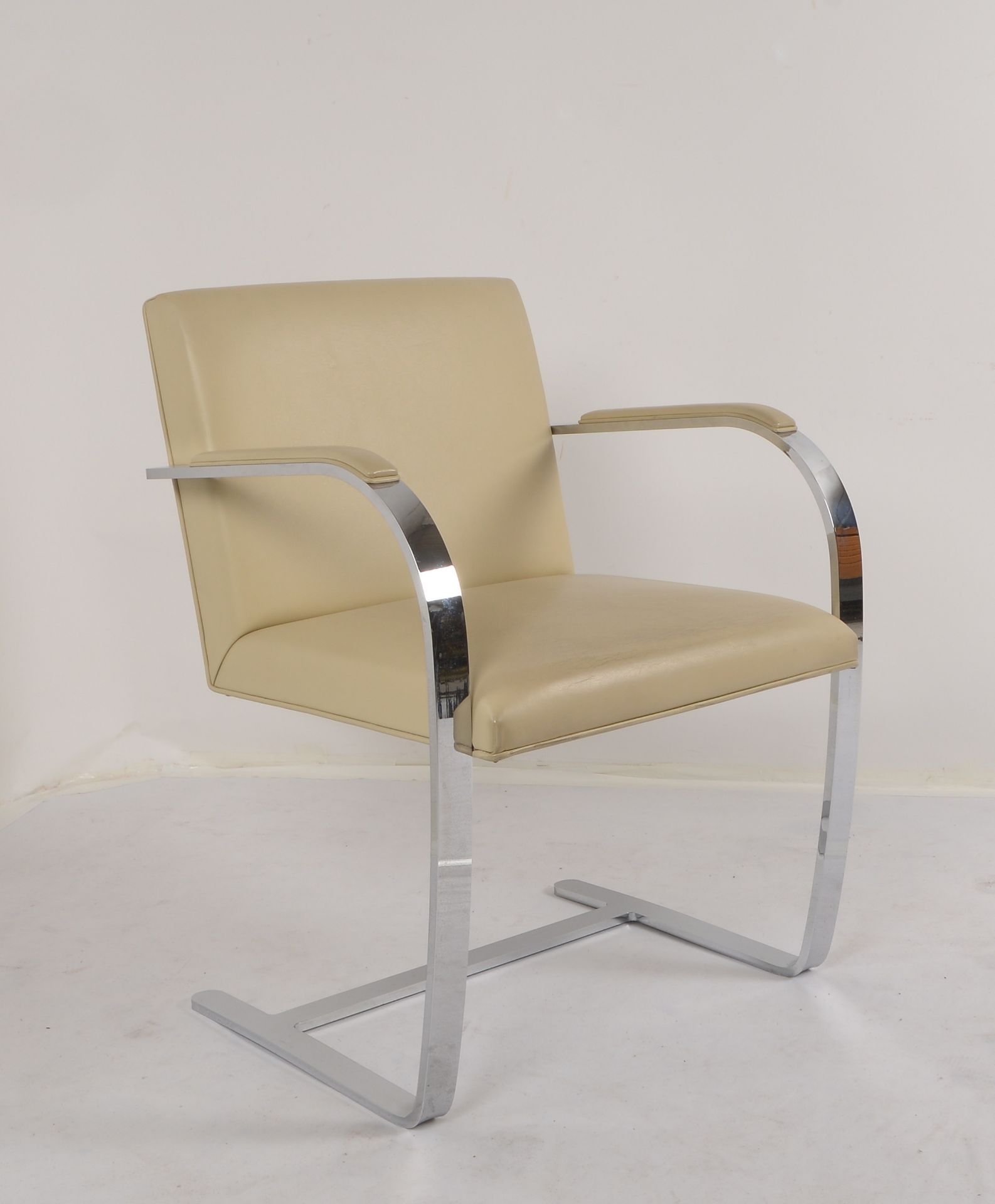 Knoll International, Freischwinger, Modell &#039;Brno&#039;, Gestell verchromter Flachstahl, Sitz un