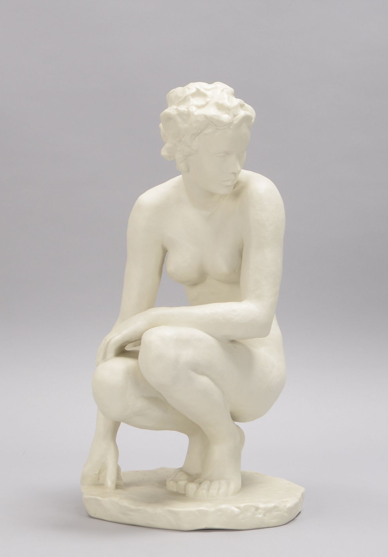 Rosenthal/Kunstabteilung Selb (Germany US-Zone, 1945 - 1949), Porzellanfigur, 'Hockender weiblicher 