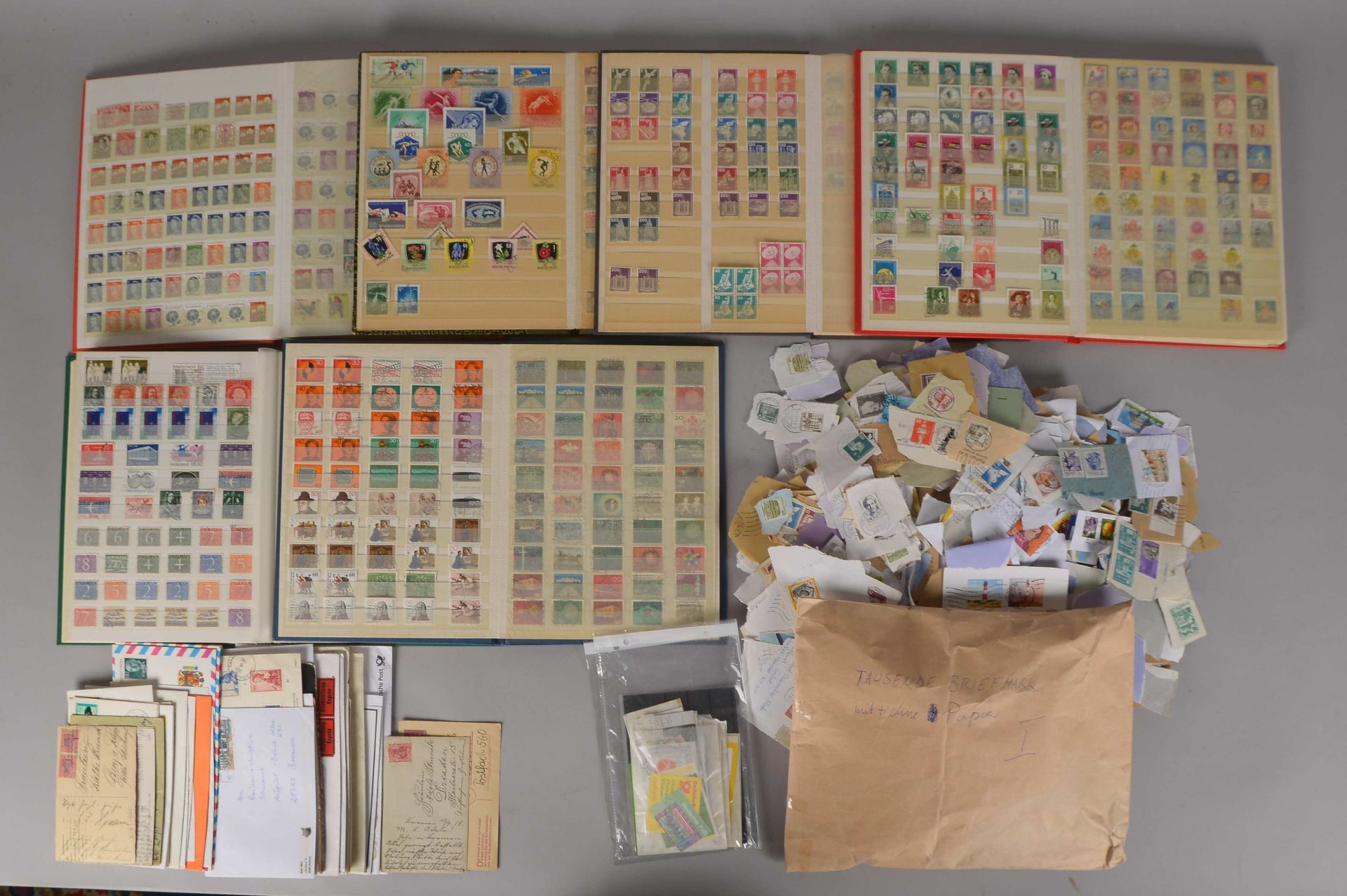 Briefmarkensammlung, unberührter Nachlass: 'BRD', 'DDR', 'Europa' und 'Übersee' - Tausende Briefmark