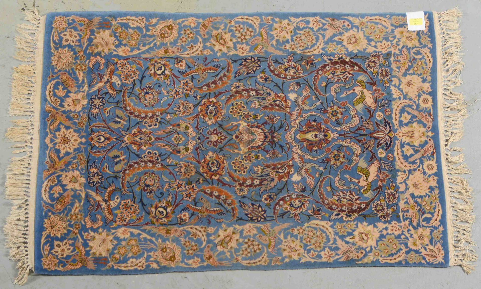 Ghom, sehr feine Knüpfung, mit floralen Motiven und Vogelmotiven, Flor in gutem Zustand; Maße 115 x 