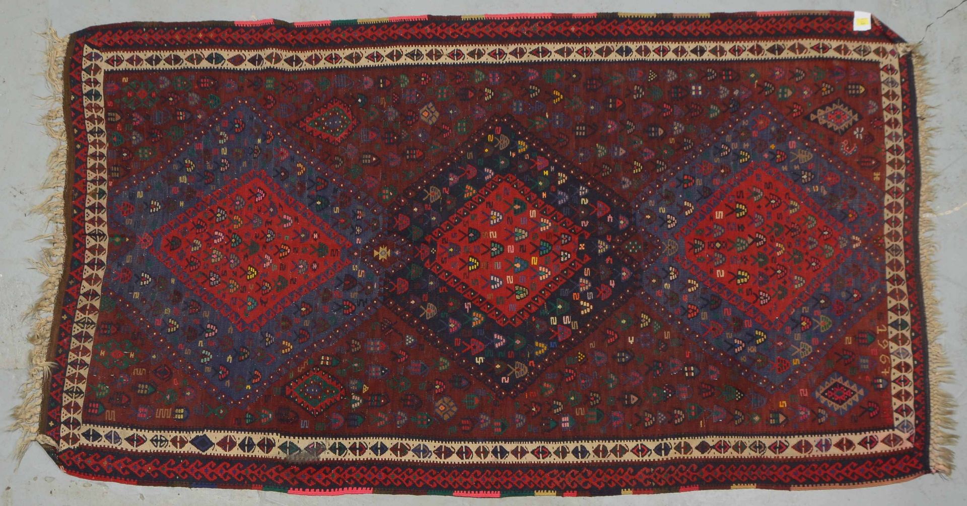 Kelim (Anatolien), älter, in insgesamt gutem Zustand; Maße 255 x 140 cm (nur Bordüre mit einzelnem F