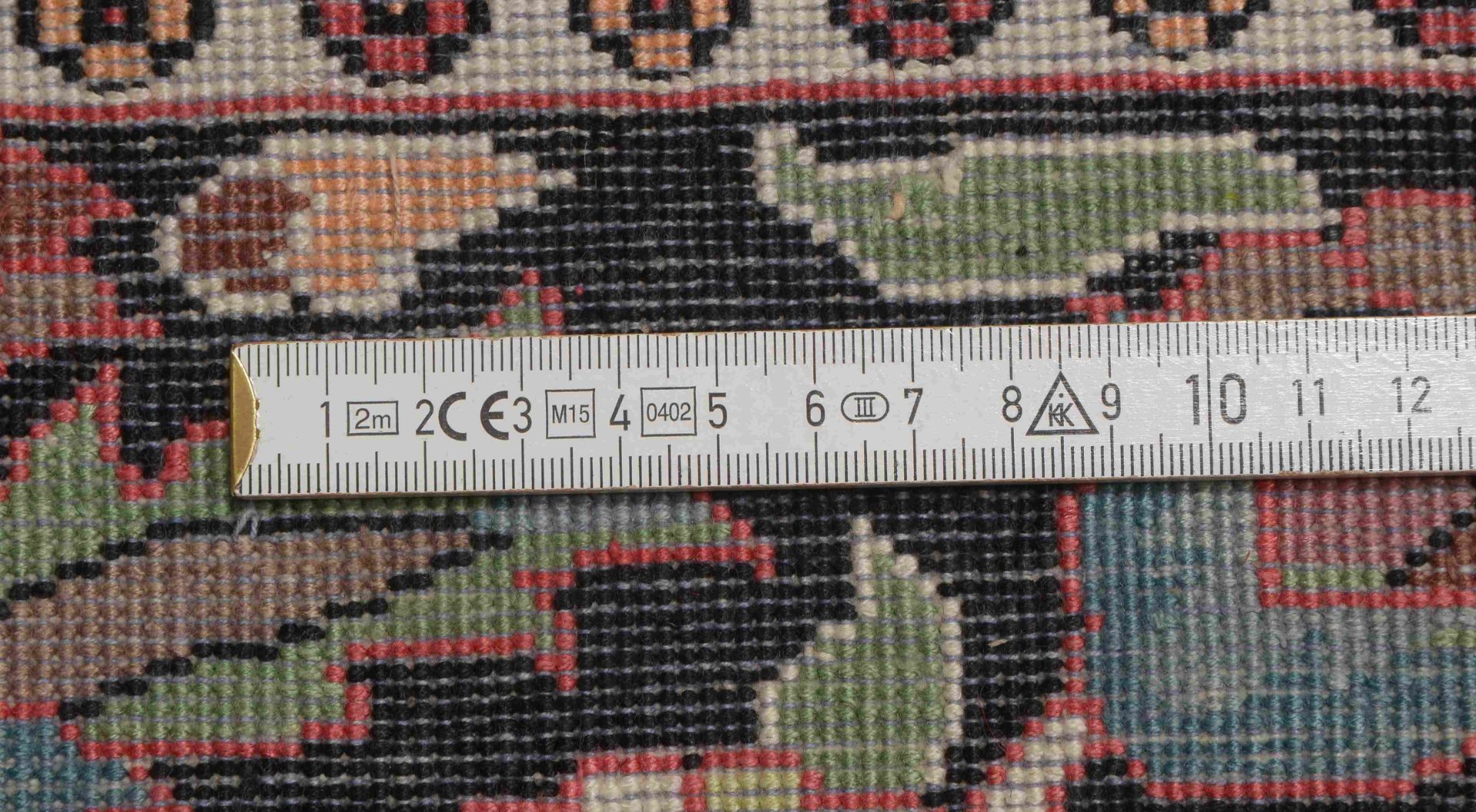 Kaschmir-Seidenteppich, ringsum komplett, gleichmäßiger Flor; Maße 360 x 273 cm (Farbe in einzelner  - Bild 2 aus 2