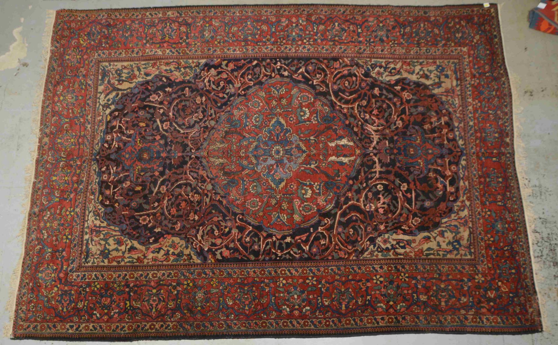 Bakhtiari, antik, Pflanzenfarben - Überformat!; Maße 450 x 315 cm (mit leichten Gebrauchsspuren, Bor