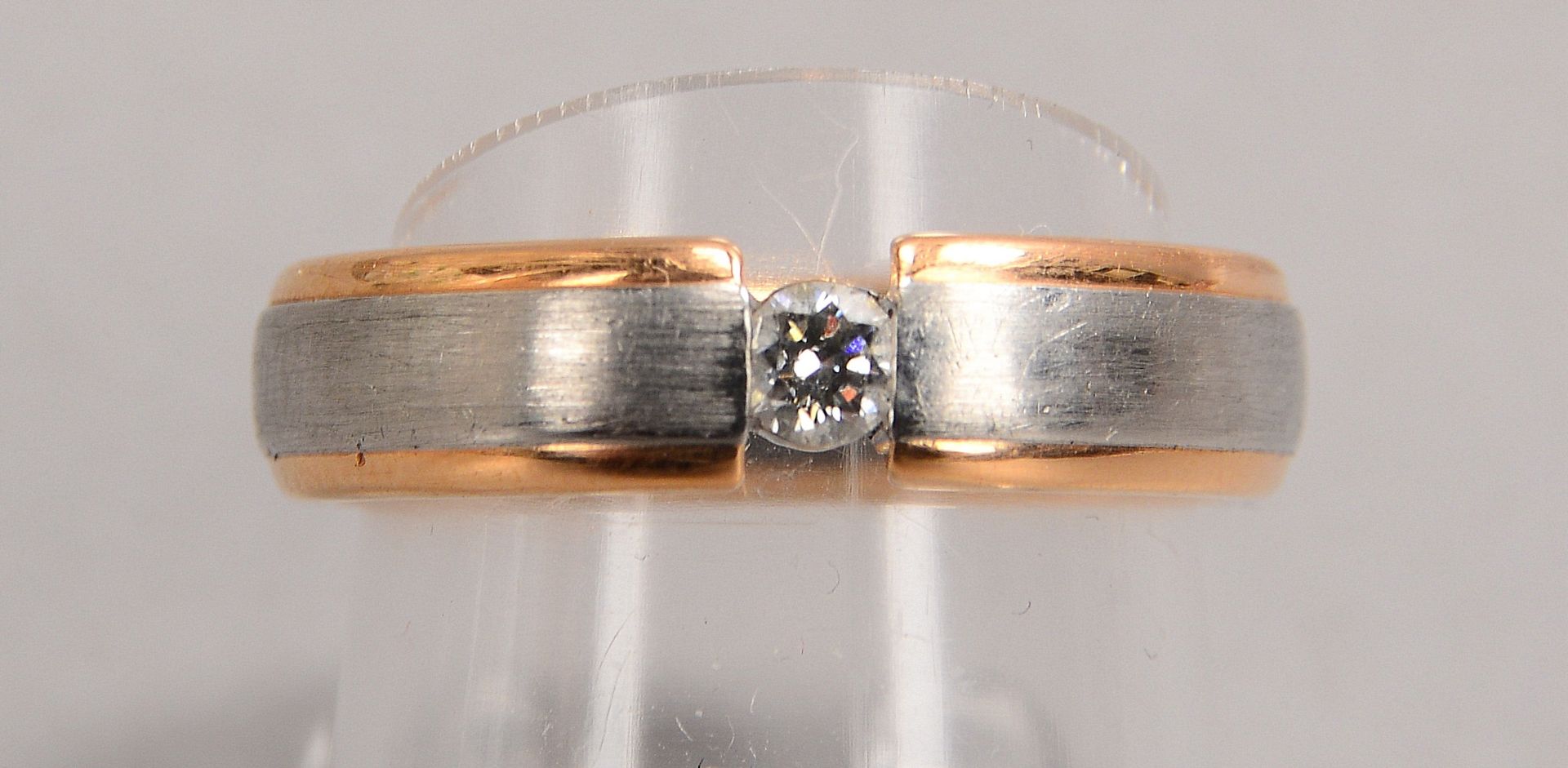 Ring (Goldschmiedeunikat - Juwelier Mahlberg), 750 Gold und Platin (gestempelt), mit breiter Ringsch