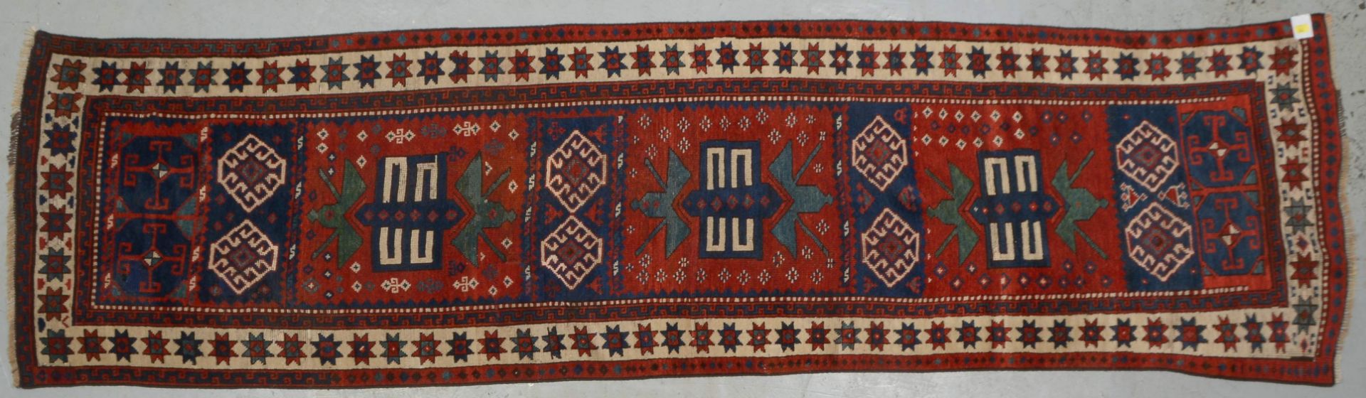 Kazak-Galerie, älter, Wolle auf Wolle, gleichmäßiger Flor; Maße 348 x 92 cm (mit einzelnen kleinen R