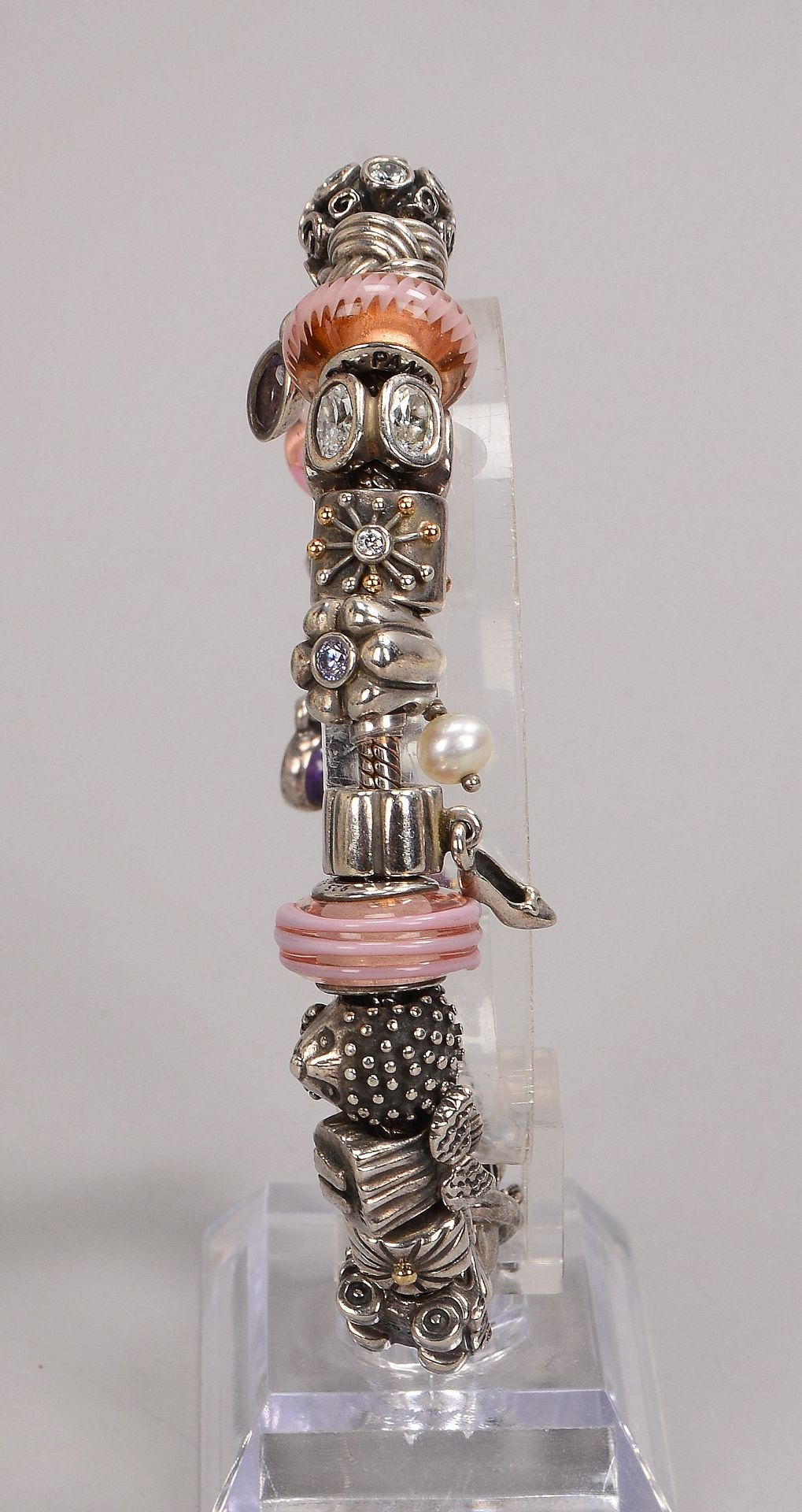 Pandora-Armband, 925 Sterlingsilber, besetzt mit 25x Silber-Charms in verschiedenen Ausführungen/tei - Bild 2 aus 2