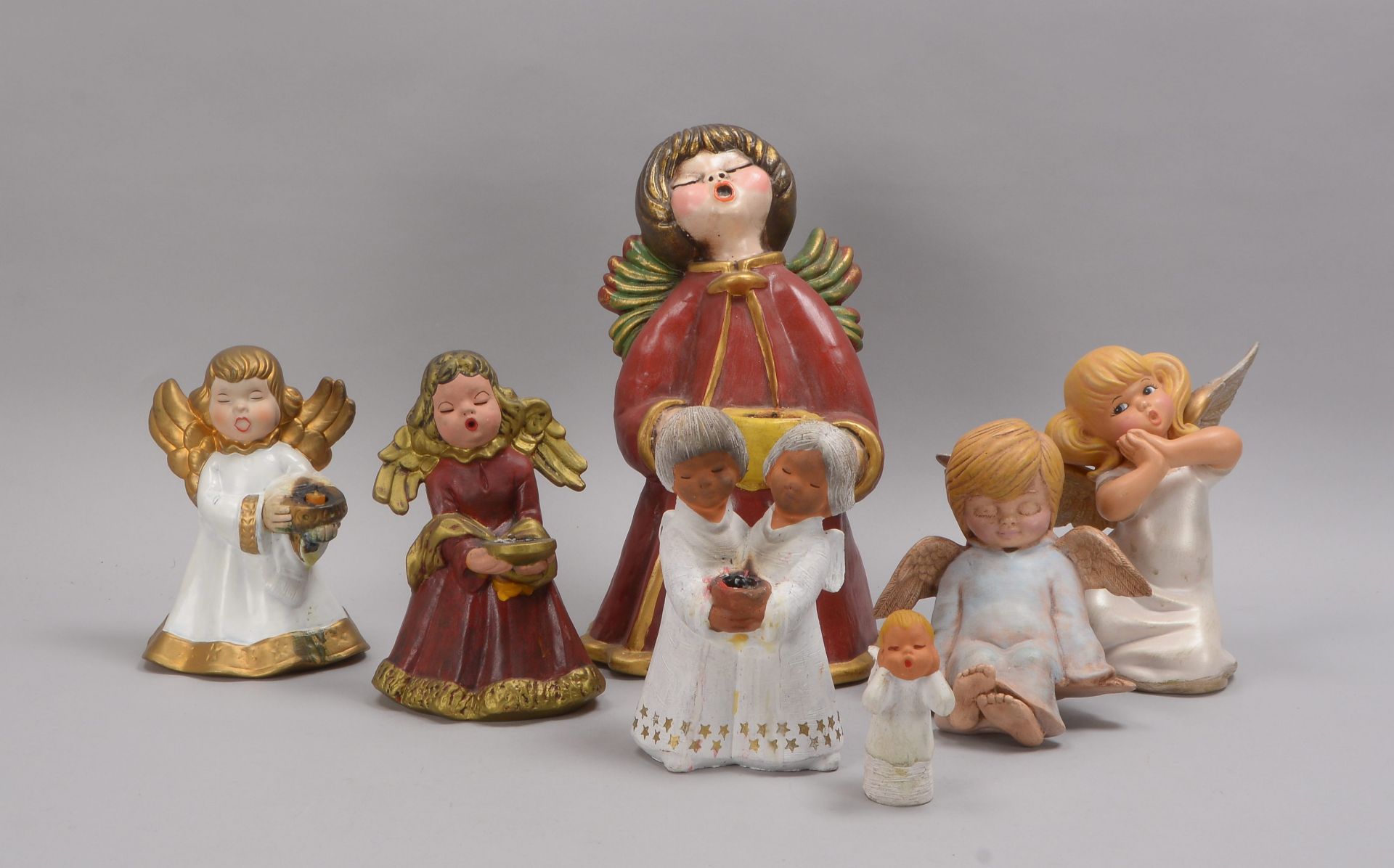 Kleine Sammlung fig&uuml;rlicher Kerzenleuchter, Keramik/Porzellan, &#039;Engelsfiguren&#039;, versc