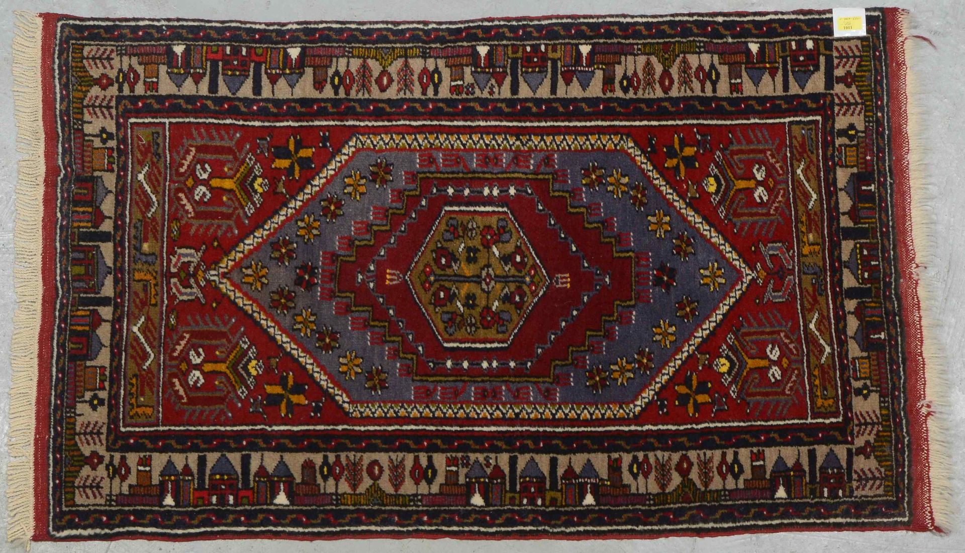 Kars-Orientteppich (Türkei), Wolle auf Wolle, mit Moscheebordüre, gleichmäßiger Flor; Maße 135 x 82 