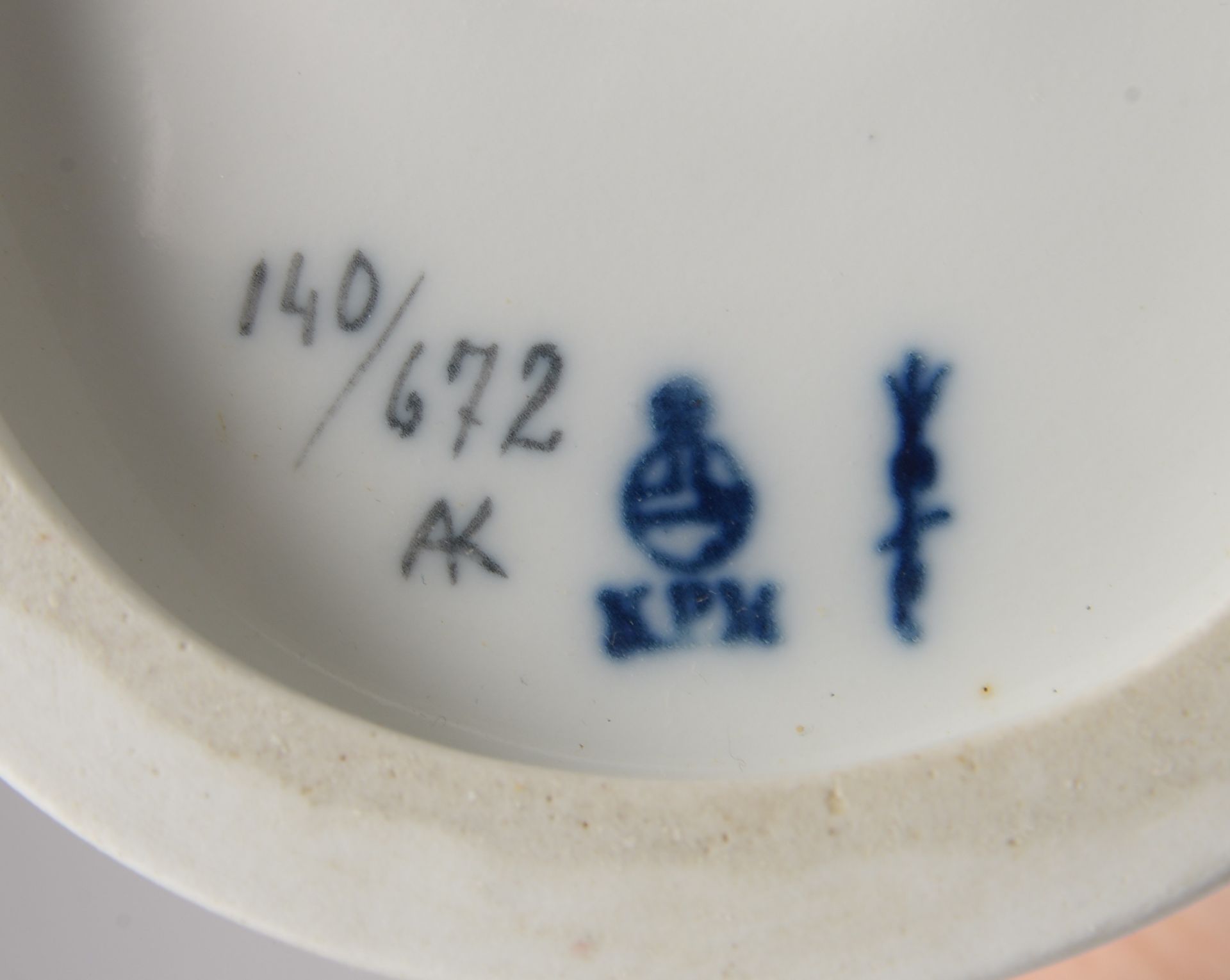 KPM, Porzellanfigur, &#039;Dackel macht M&auml;nnchen&#039;, Modellnr./Malerzeichen &#039;140/672, A - Image 3 of 3