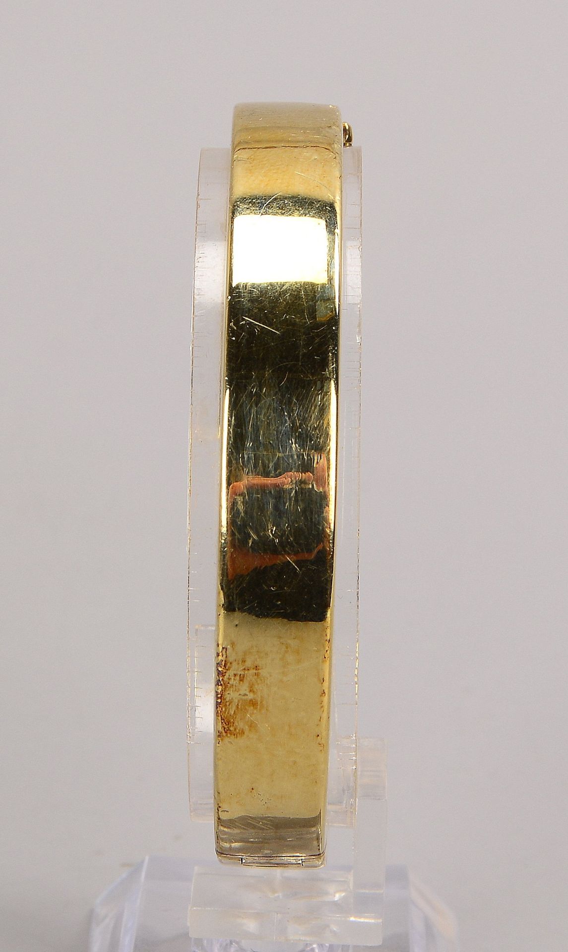 Armspange, 585 GG (gestempelt), mittig scharniert, mit Steckschließe - Spange mit 2x Füllöchern; Inn - Bild 2 aus 2