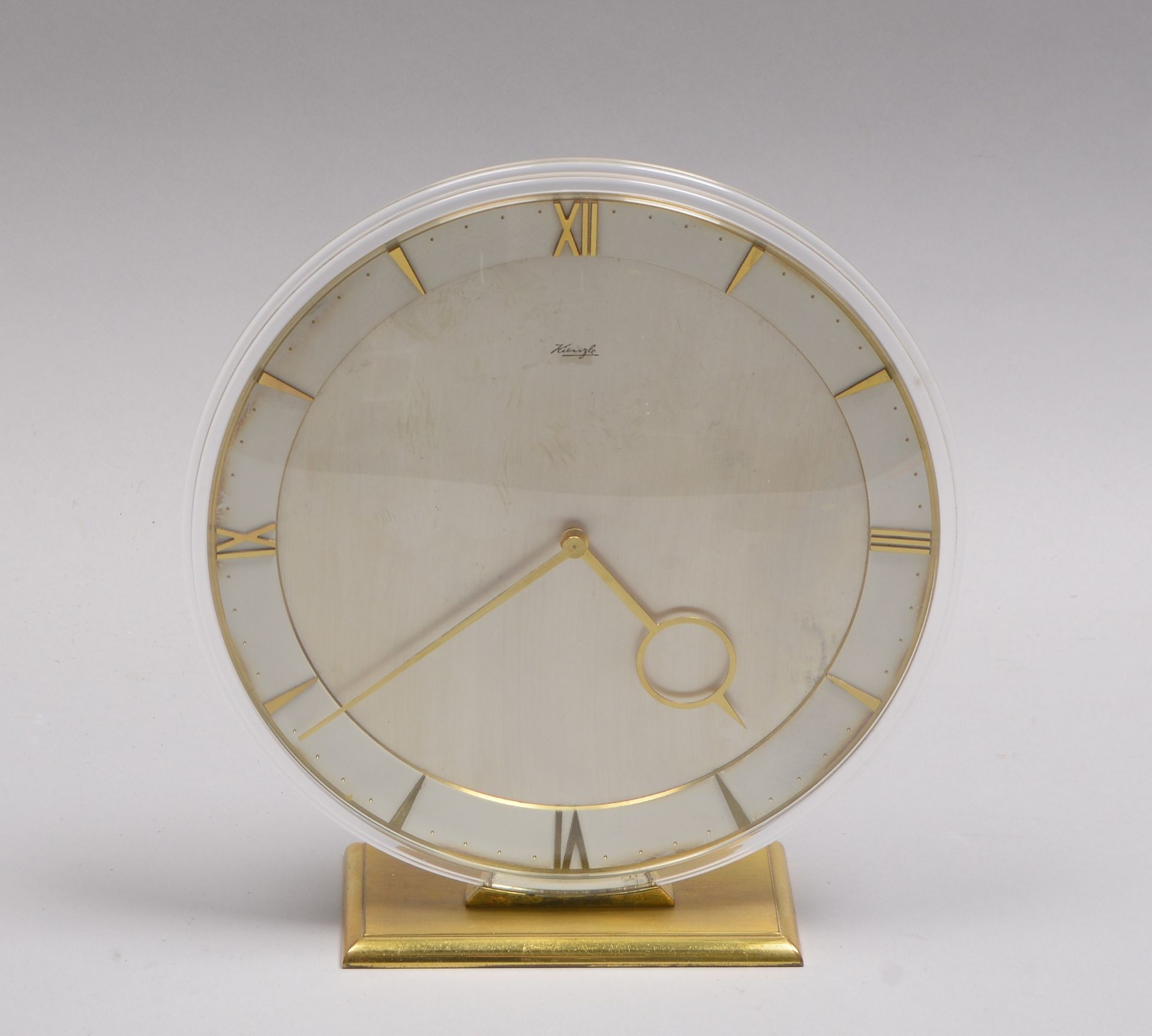 Tischuhr (Art déco), Kienzle, mit 8-Tage-Werk, Entwurf: Heinrich Möller, mechanisch - Uhr läuft an; 