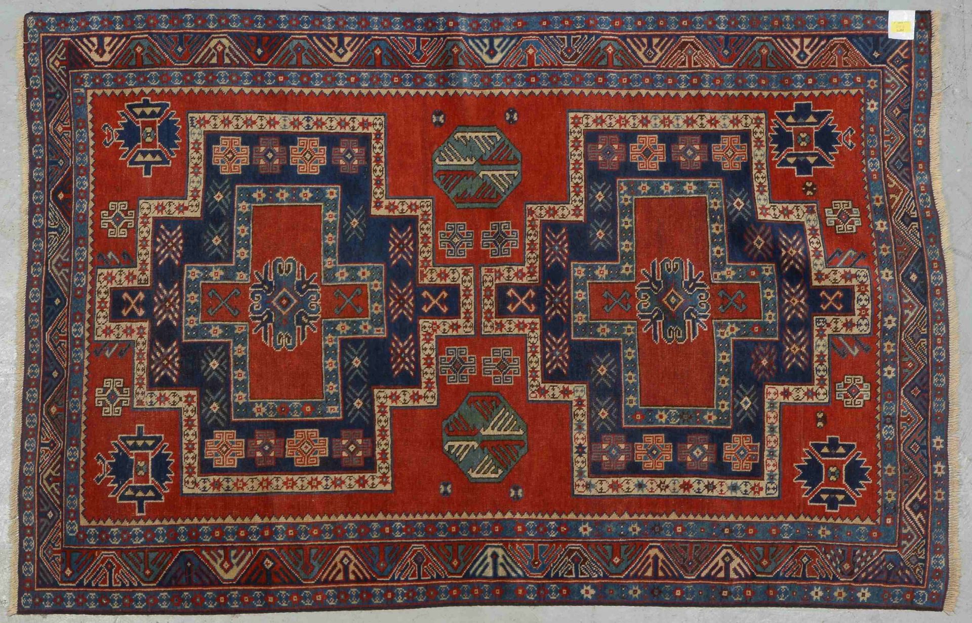 Shirwan, antik, gleichmäßiger Flor, mit tuchartigem Griff - wohnfertig; Maße 177 x 117 cm