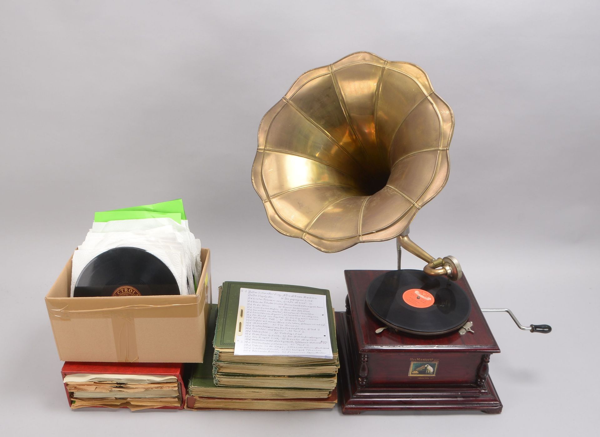 Trichtergrammofon, &#039;His Master&#039;s Voice&#039;, im mahagonifarbenen Holzkasten, Messingtrich - Image 2 of 2