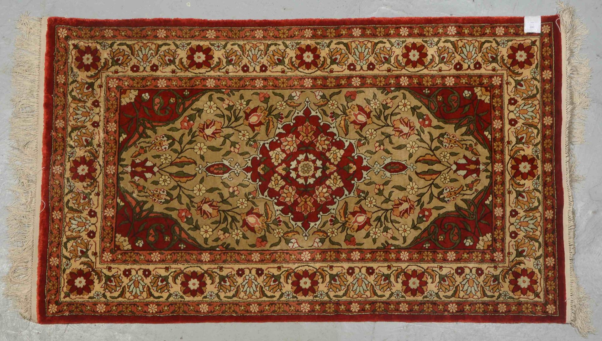 Orientteppich (China), Seide auf Seide, feine Knüpfung, hellgrundig, Flor in gutem Zustand; Maße 160