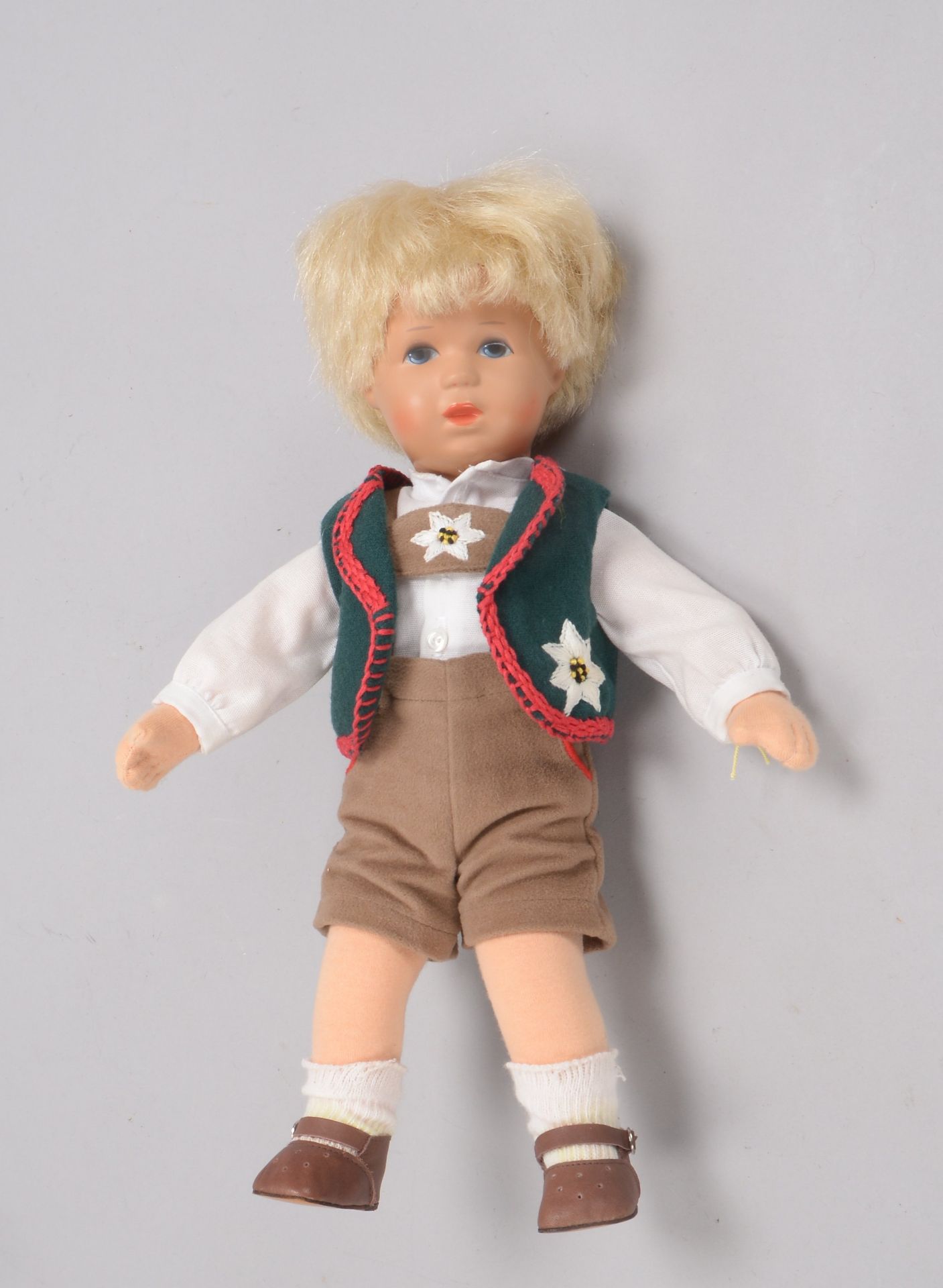 Käthe Kruse, Sammlerpuppe, 'Junge', Kunststoffkopf und Stoffkörper, Puppe mit Bekleidung; Höhe 33 cm - Bild 2 aus 2