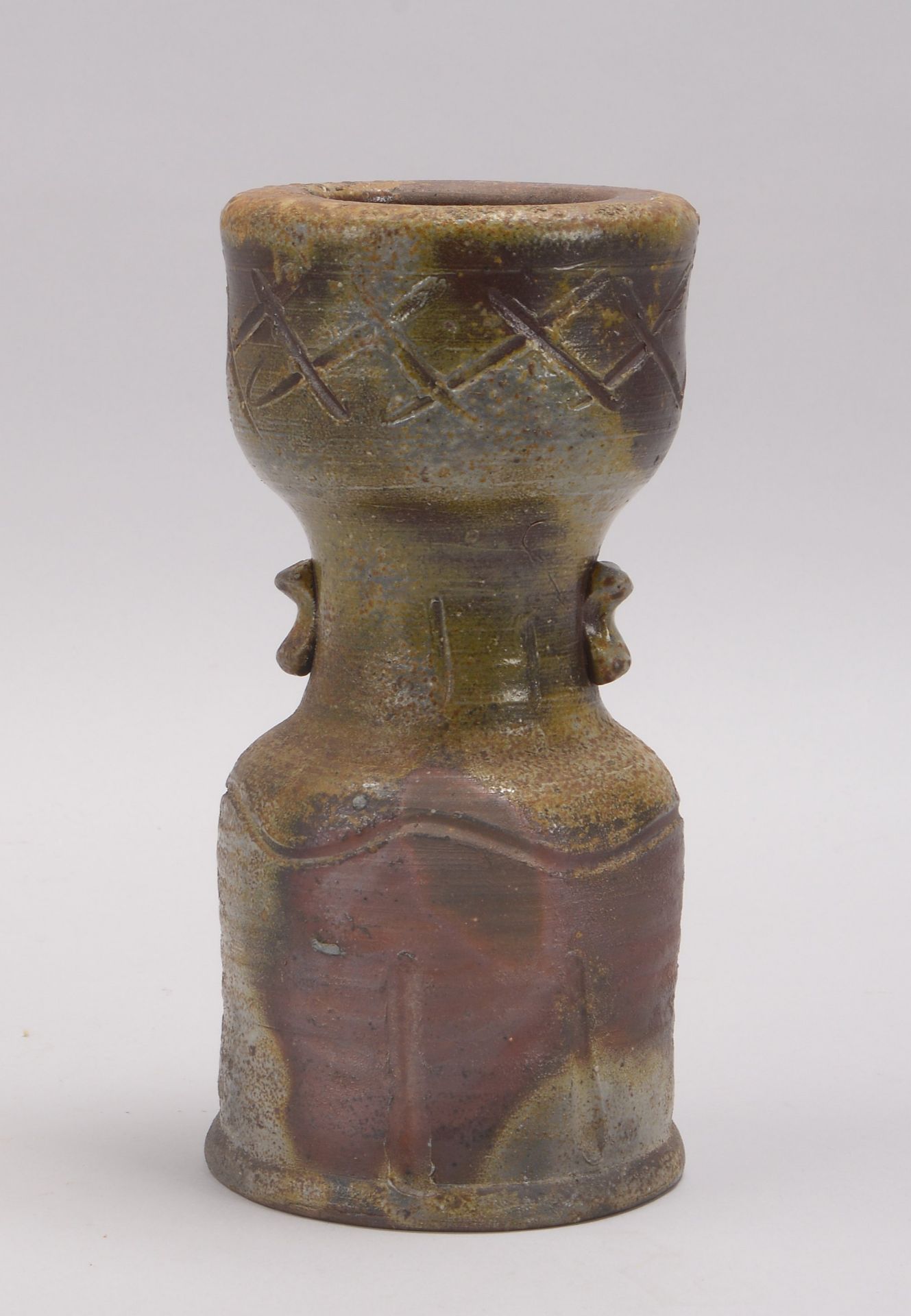 Vase (Präfektur Okayama/Japan, 1960er Jahre), Bizen-Keramik, dickwandiger gerader Korpus/mittig verj - Bild 2 aus 4