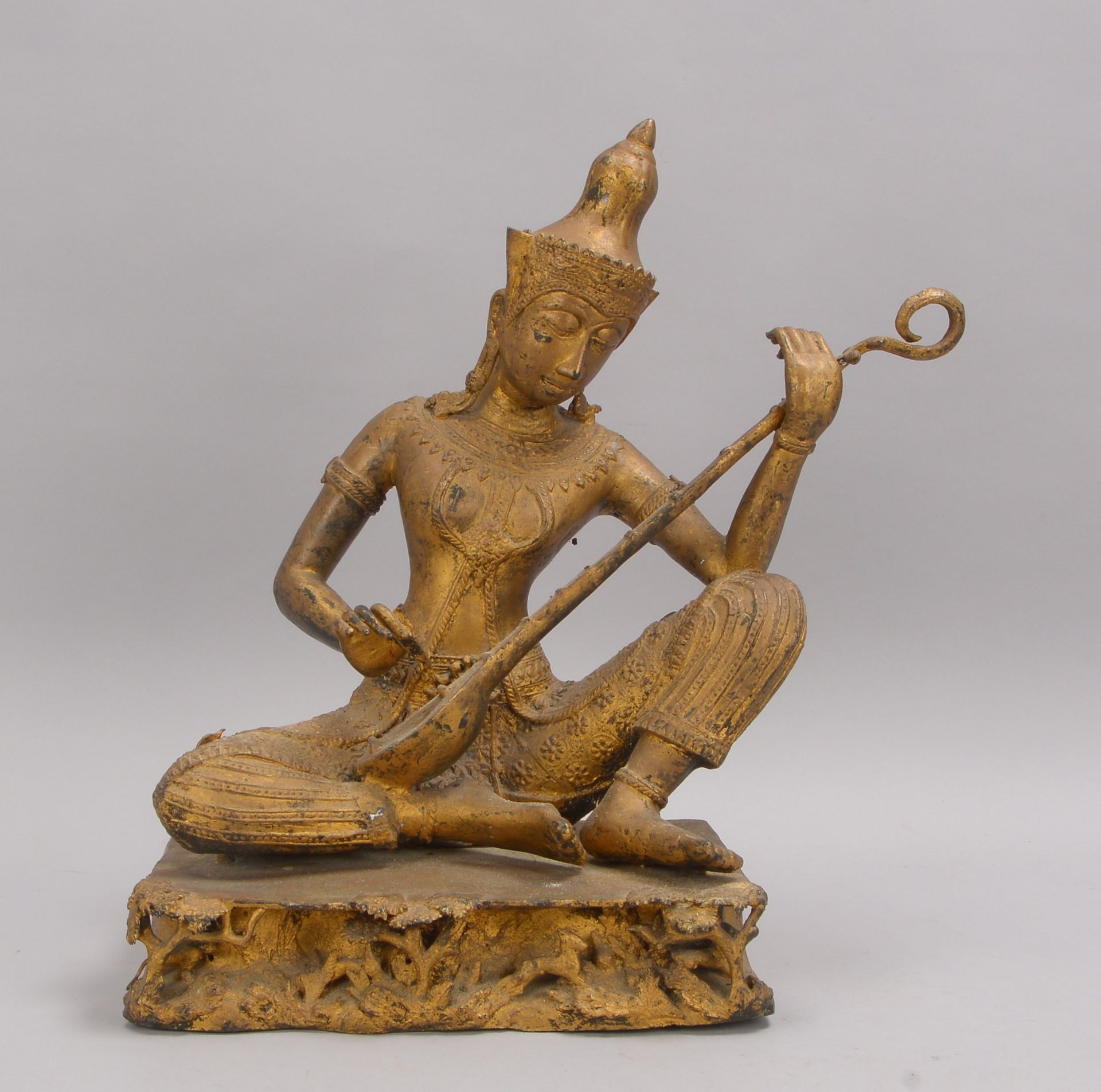 Bronzeskulptur (Indonesien), &#039;Sitarspielerin&#039;, Figur vergoldet; H&ouml;he 45 cm