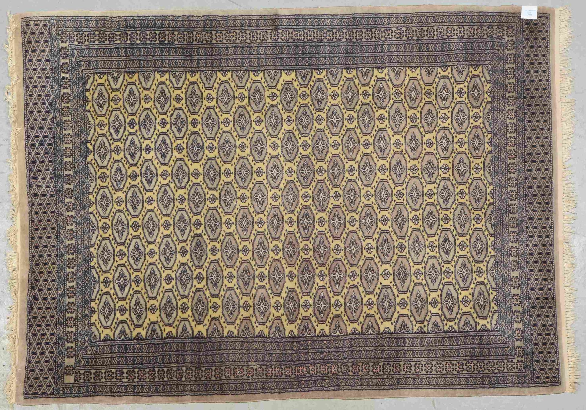 Orientteppich (Pakistan), feine Knüpfung, Flor in gutem Zustand; Maße 170 x 125 cm