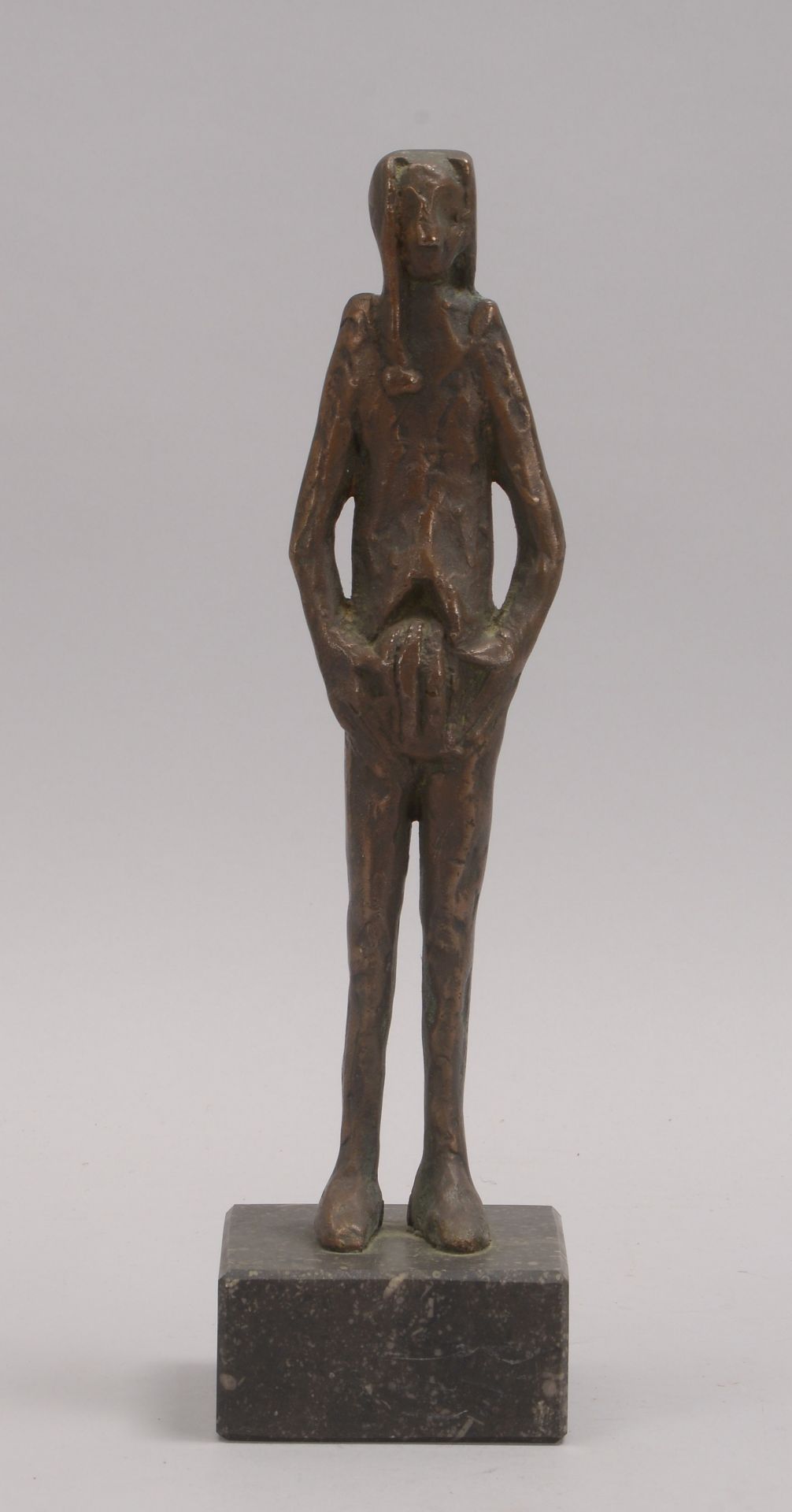 Bronzeskulptur, 'Narr', unsigniert, Figur auf quadratischem Marmorsockel; Höhe 29,5 cm