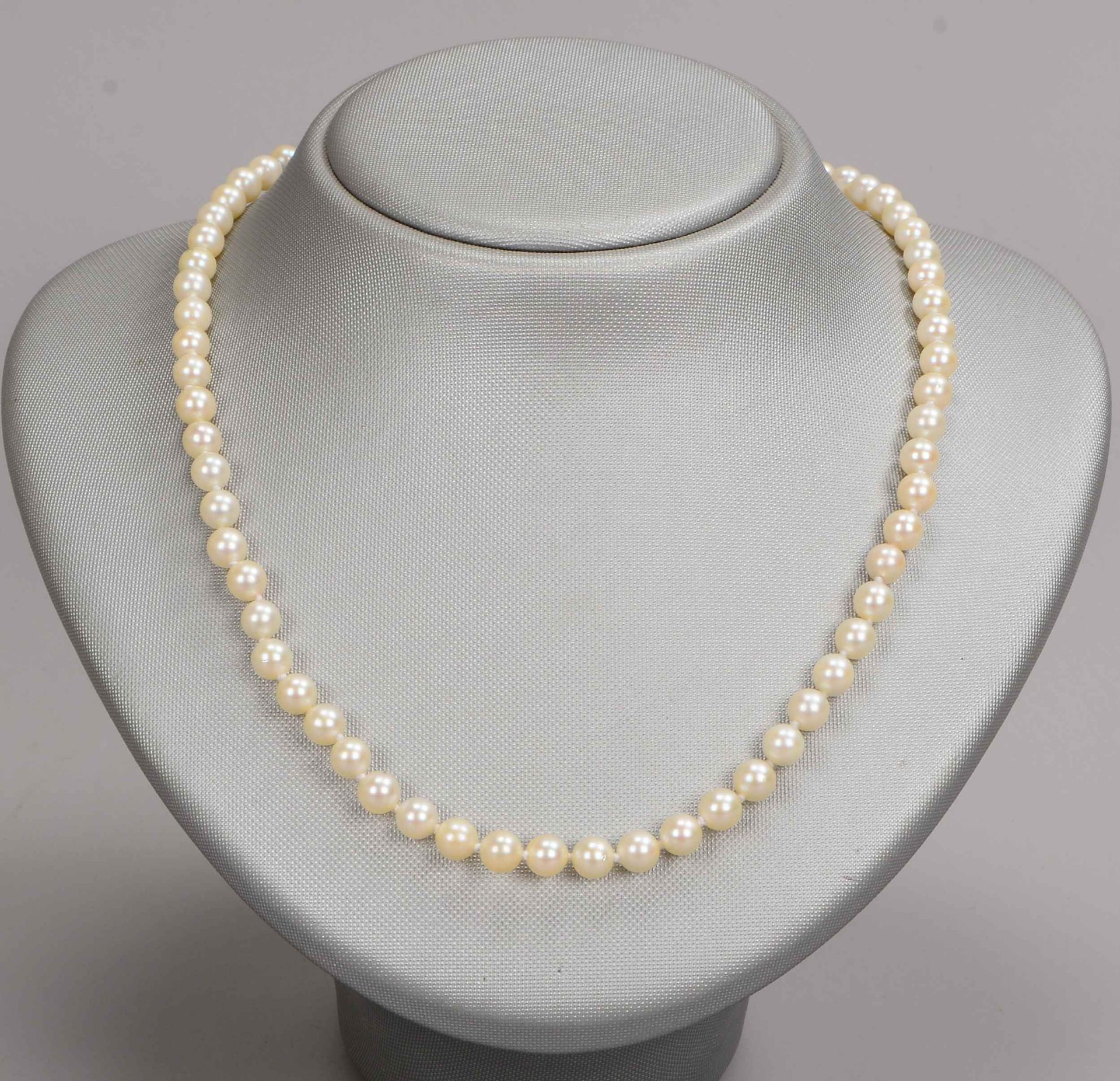 Perlenhalskette, Perlendurchmesser Ø 6,3 mm, Perlen einzeln geknotet, Kette mit 750 Gold-Schließe - 