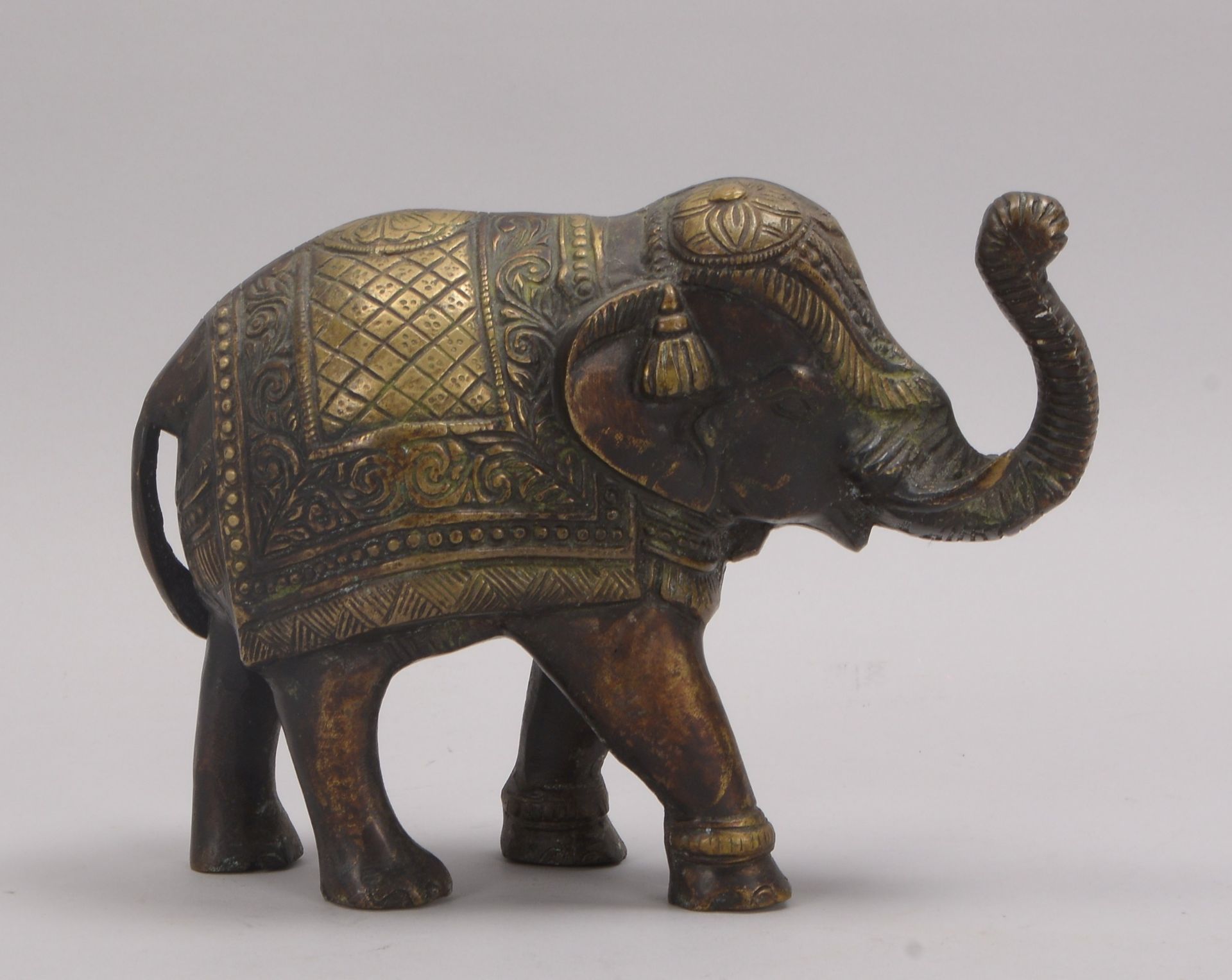 Bronzefigur (Indien), 'Elefant mit erhobenem Rüssel'; Höhe 18,5 cm