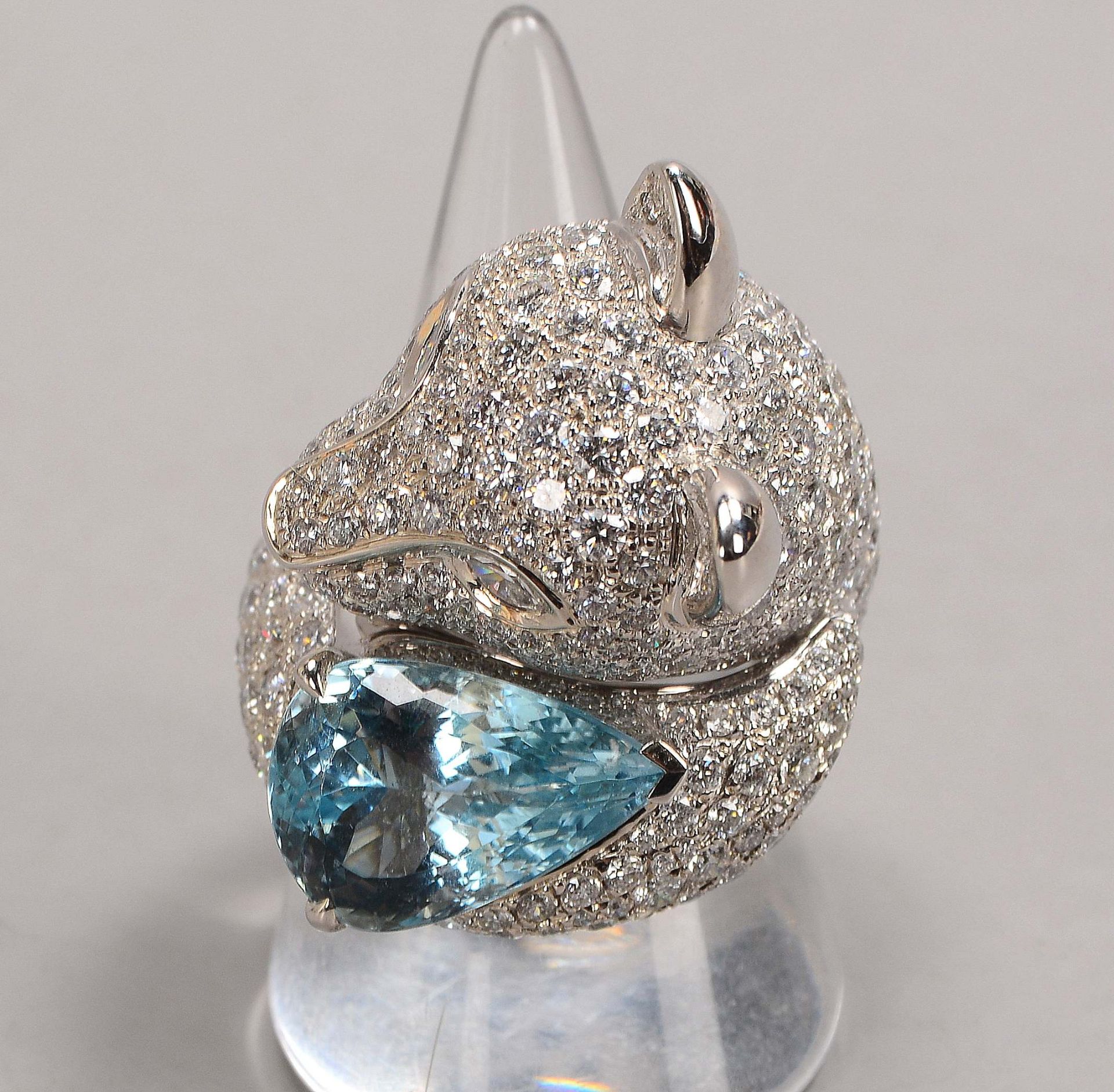 Ring, 750 WG (gestempelt), mit figürlichem Ringkopf, 'Pantherkopf', mit vielfachem Diamantbesatz/zus - Bild 2 aus 4