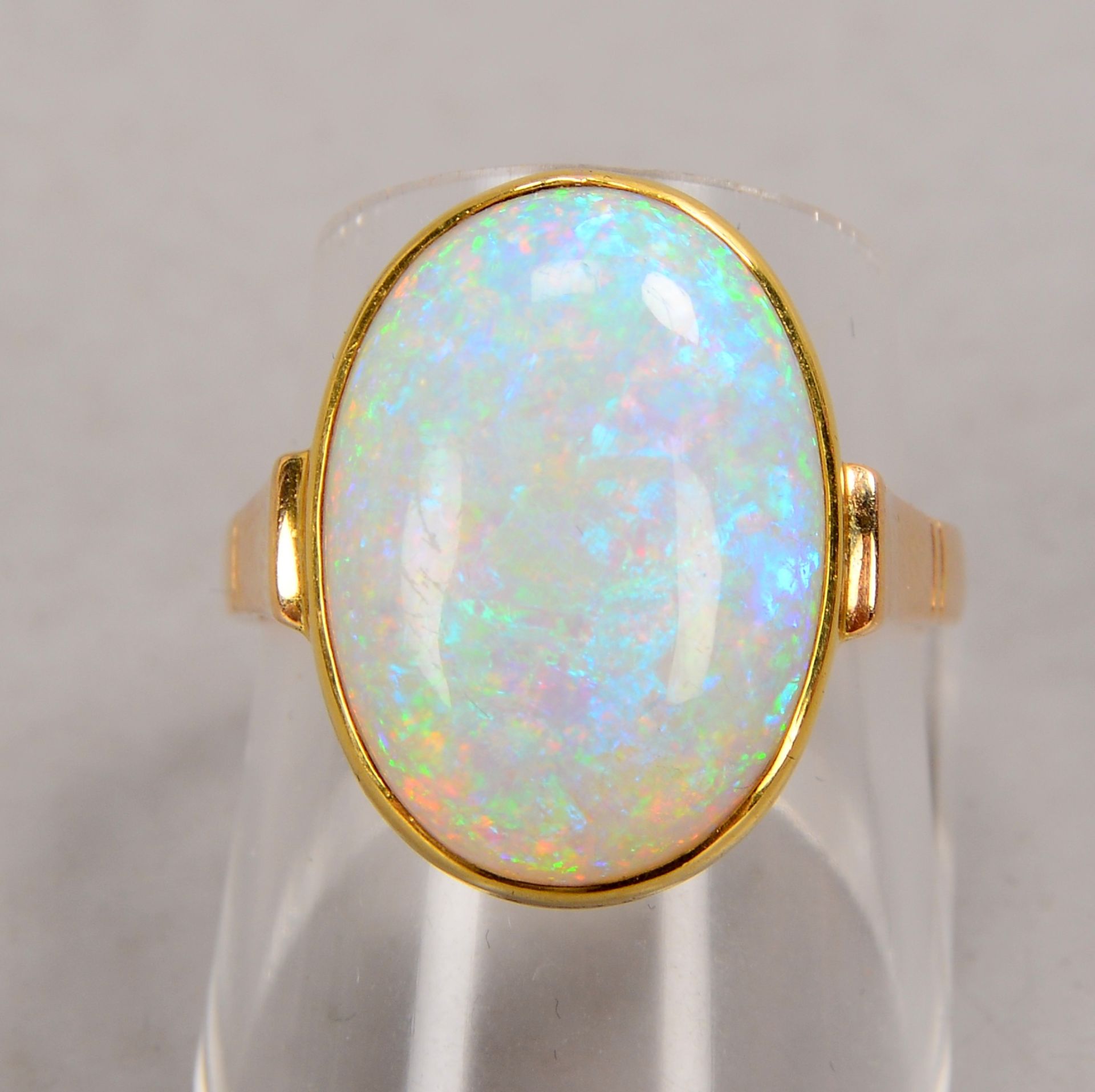 Ring, 585 WG (gestempelt), besetzt mit einzelnem Opal von ca. 4,85 ct, Stein im Cabochonschliff; RG - Image 2 of 3