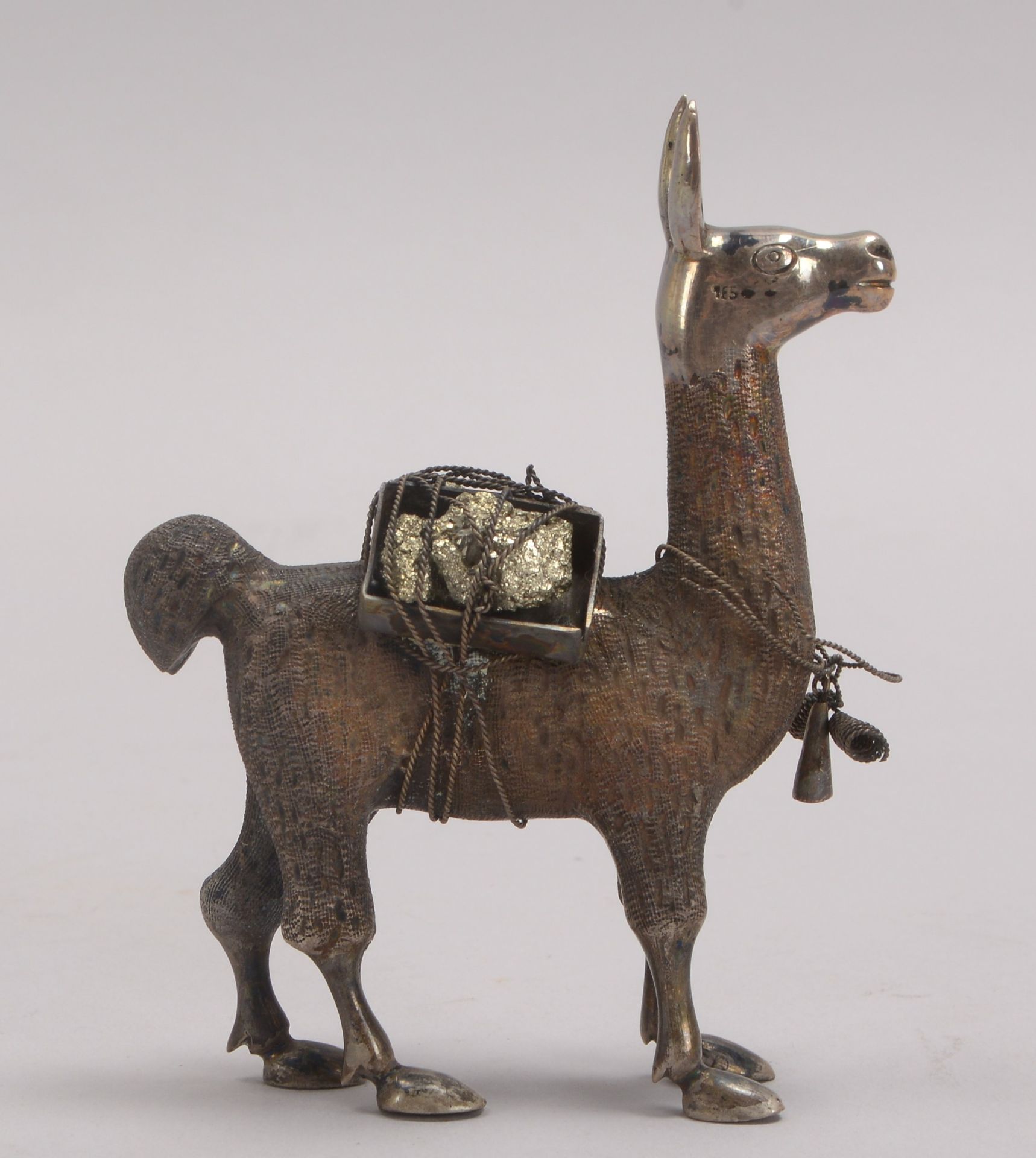 Kleine Silberskulptur (wohl Südamerika), 925 Silber, 'Lama mit Packtaschen'; Höhe 10,5 cm, Gewicht 1