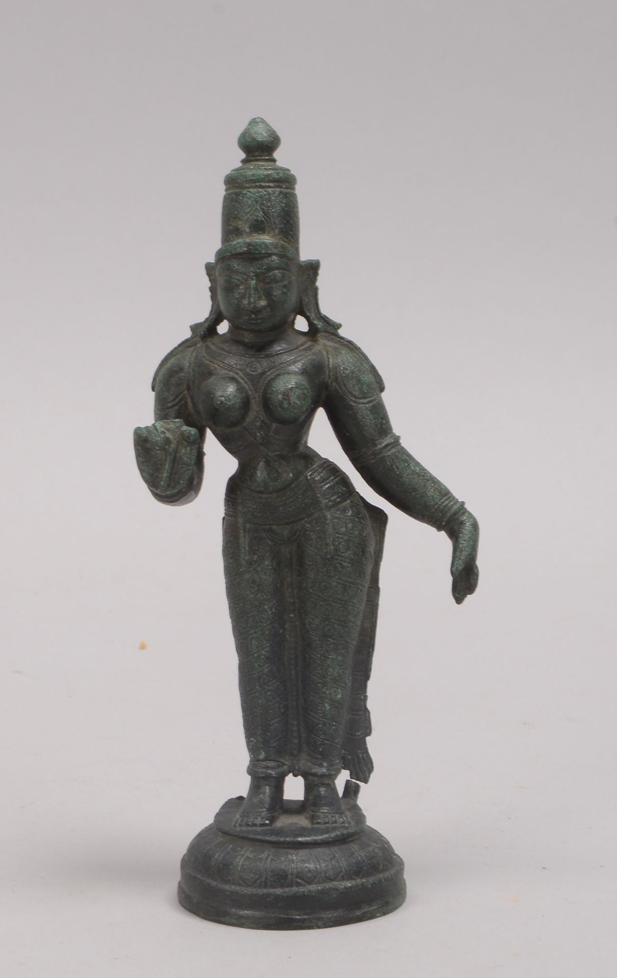 Bronzeskulptur (Indien), &#039;Stehende Shiva&#039;, Figur mit gr&uuml;ner Patina; H&ouml;he 17,3 cm