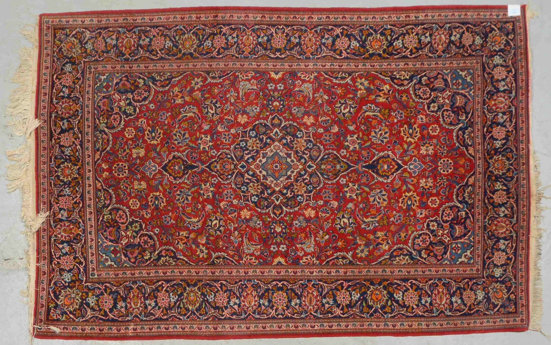 Keshan-Orientteppich, mittelfeine Knüpfung, gleichmäßiger Flor - in gutem Zustand; Maße 206 x 140 cm