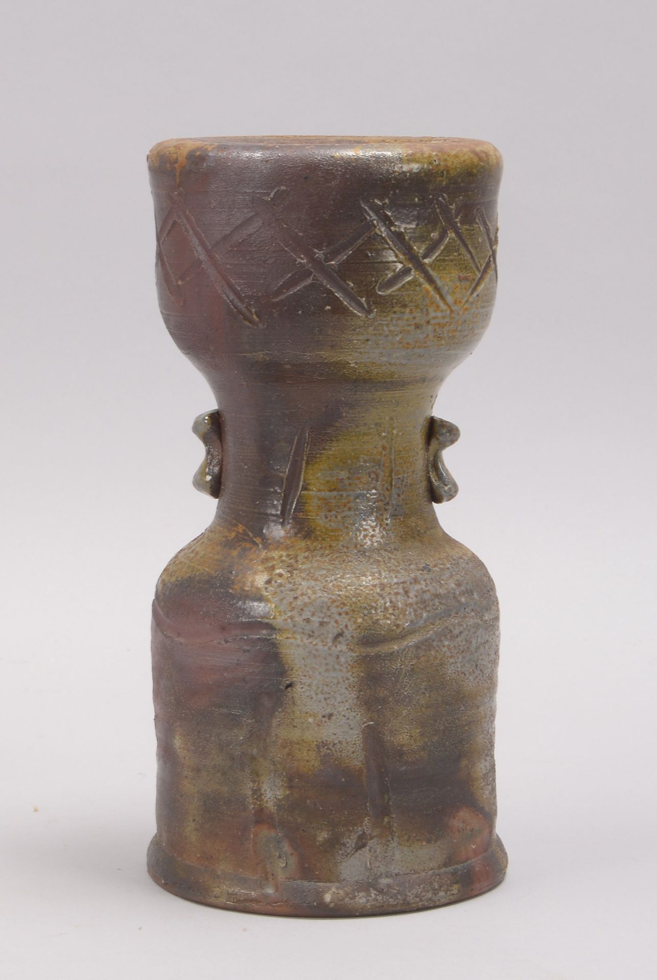 Vase (Pr&auml;fektur Okayama/Japan, 1960er Jahre), Bizen-Keramik, dickwandiger gerader Korpus/mittig